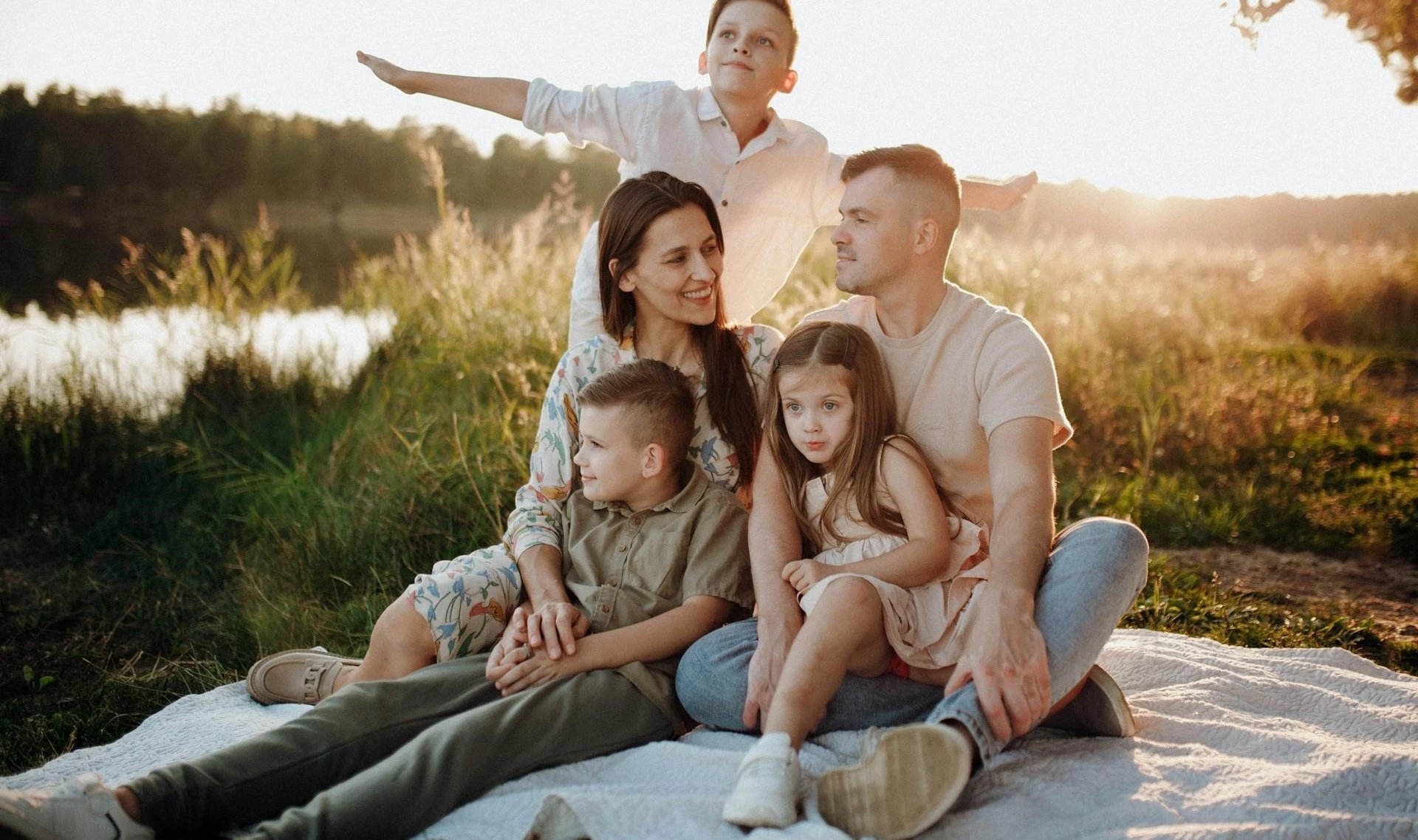 white and blue round medication pill