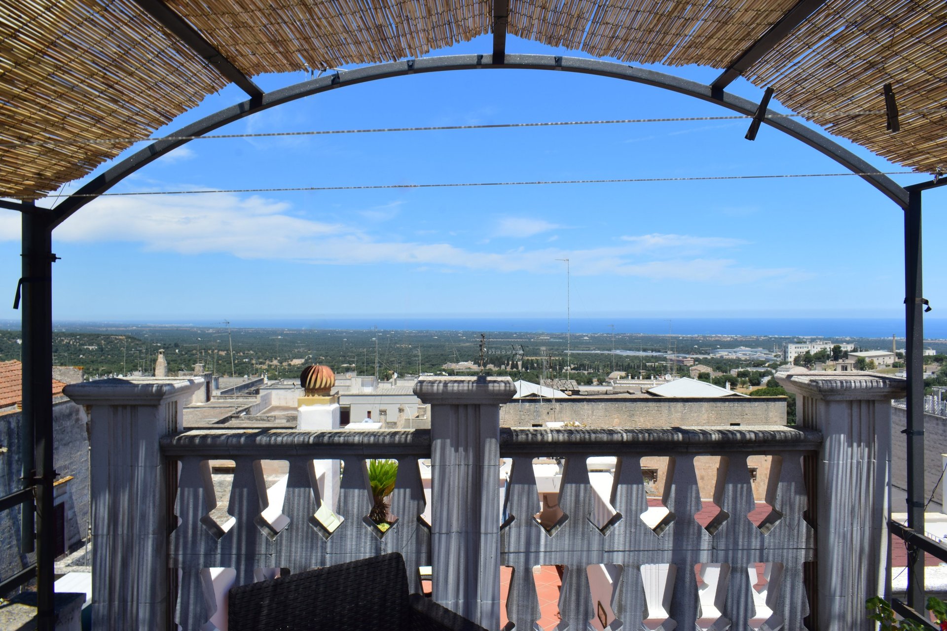 black and white bed linen