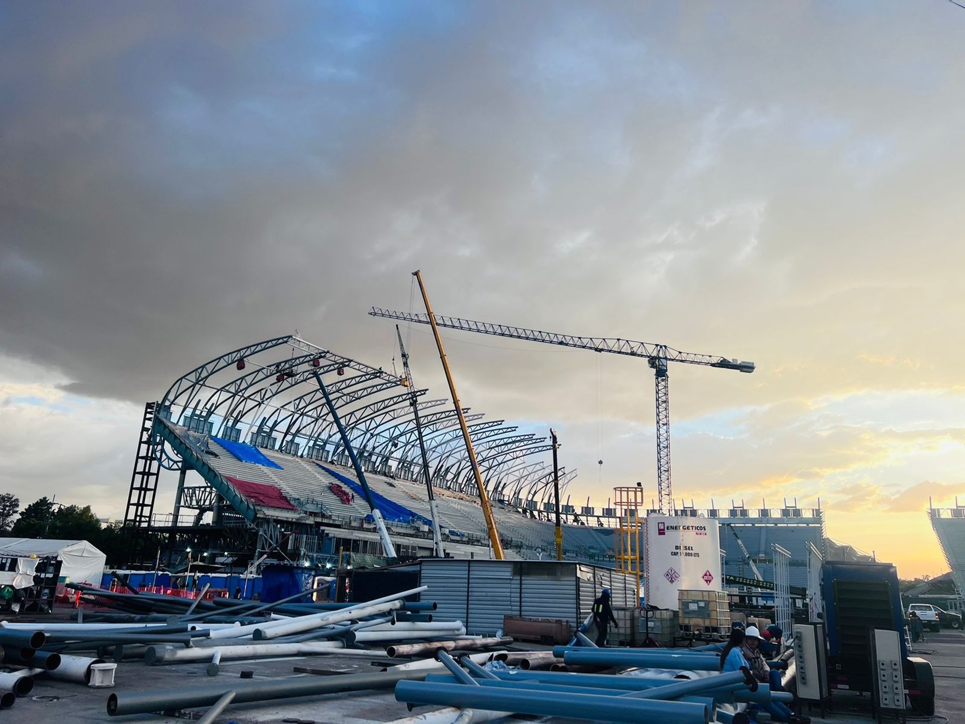 black and white bed linen