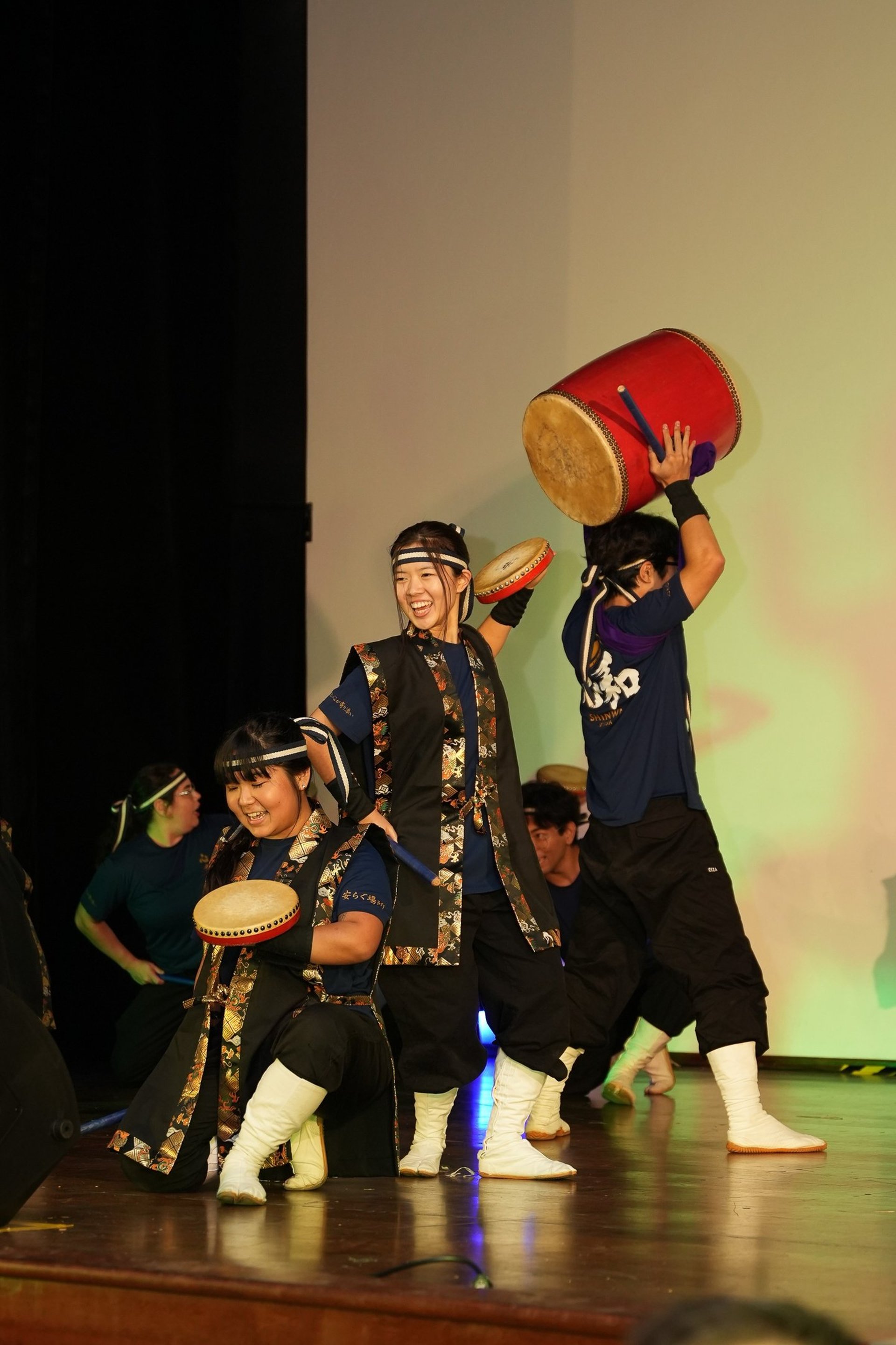 black and white bed linen