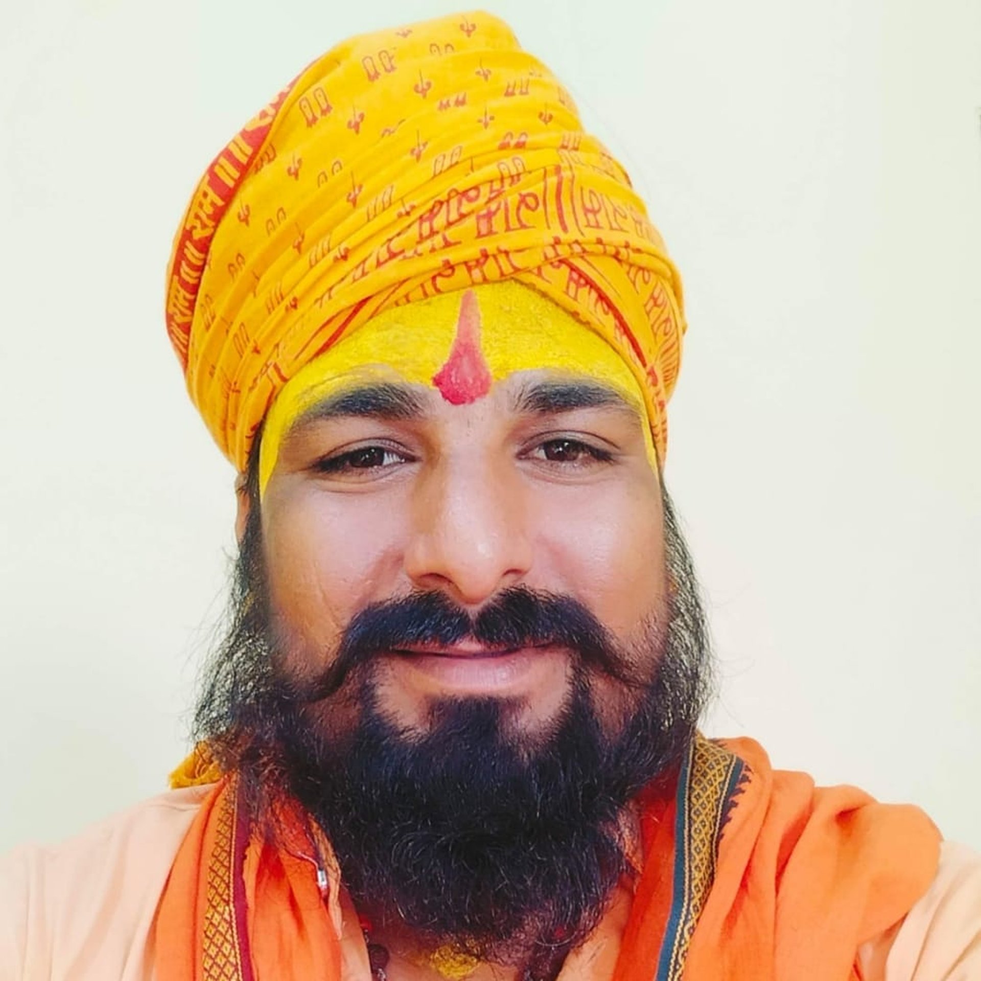 A close up of a statue of a man wearing a crown