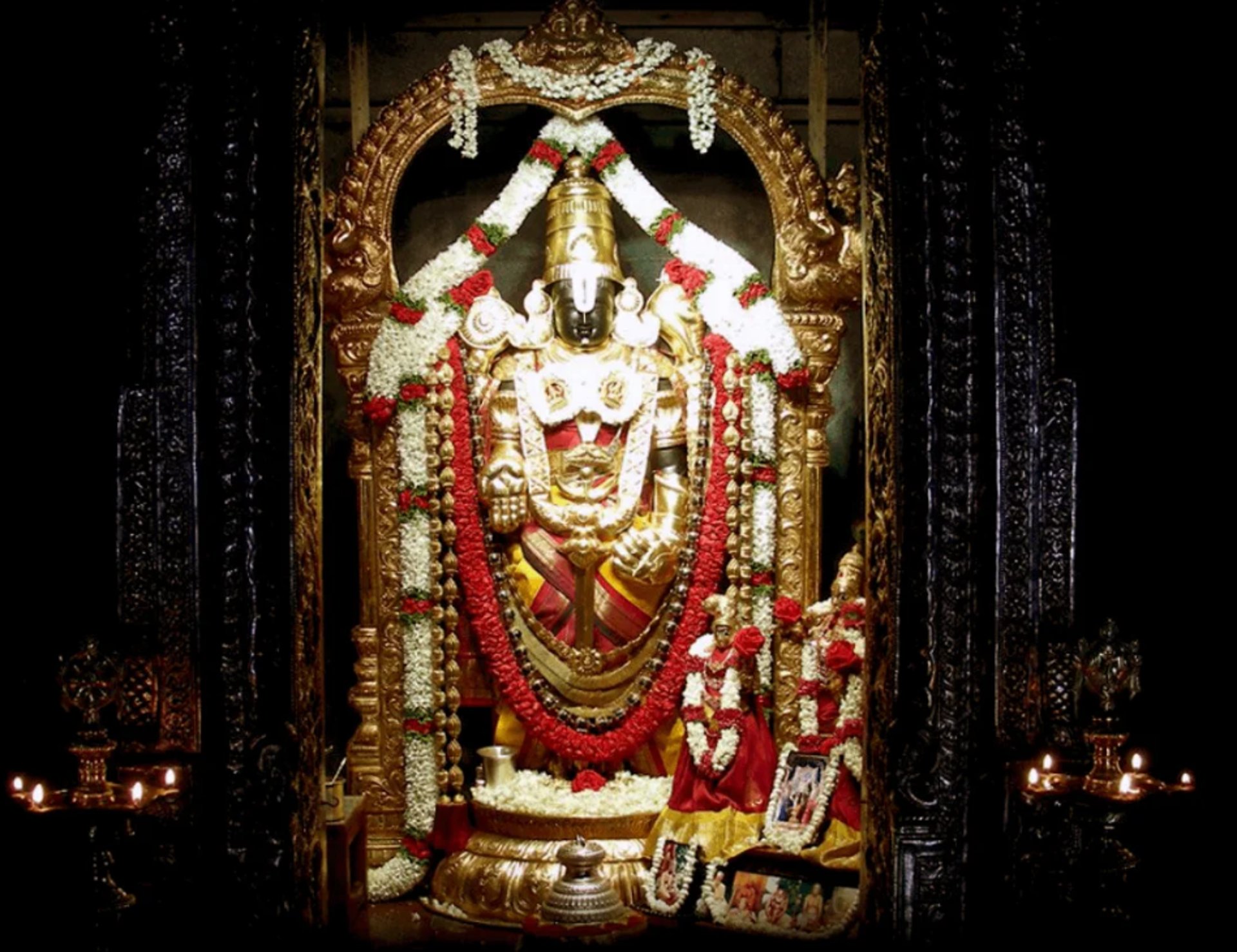 woman in white dress statue
