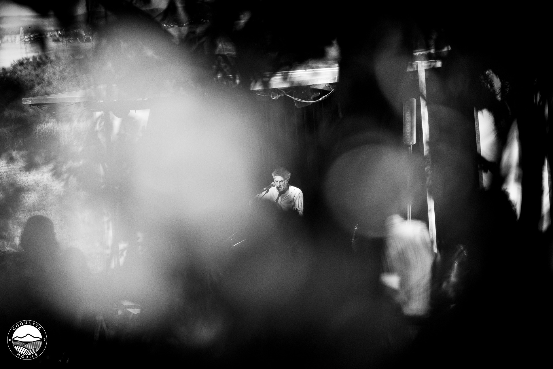 gray computer monitor