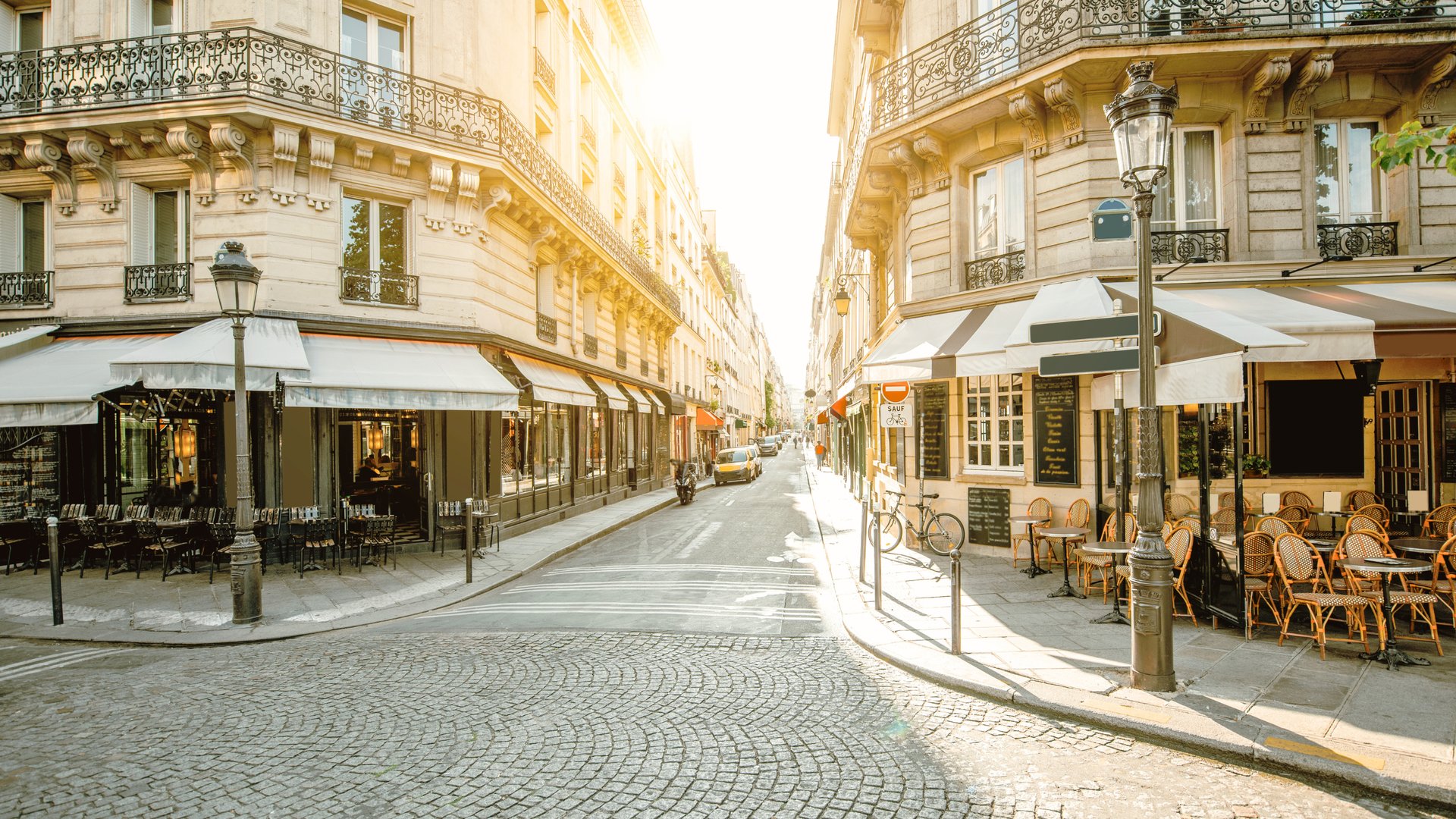 gray computer monitor