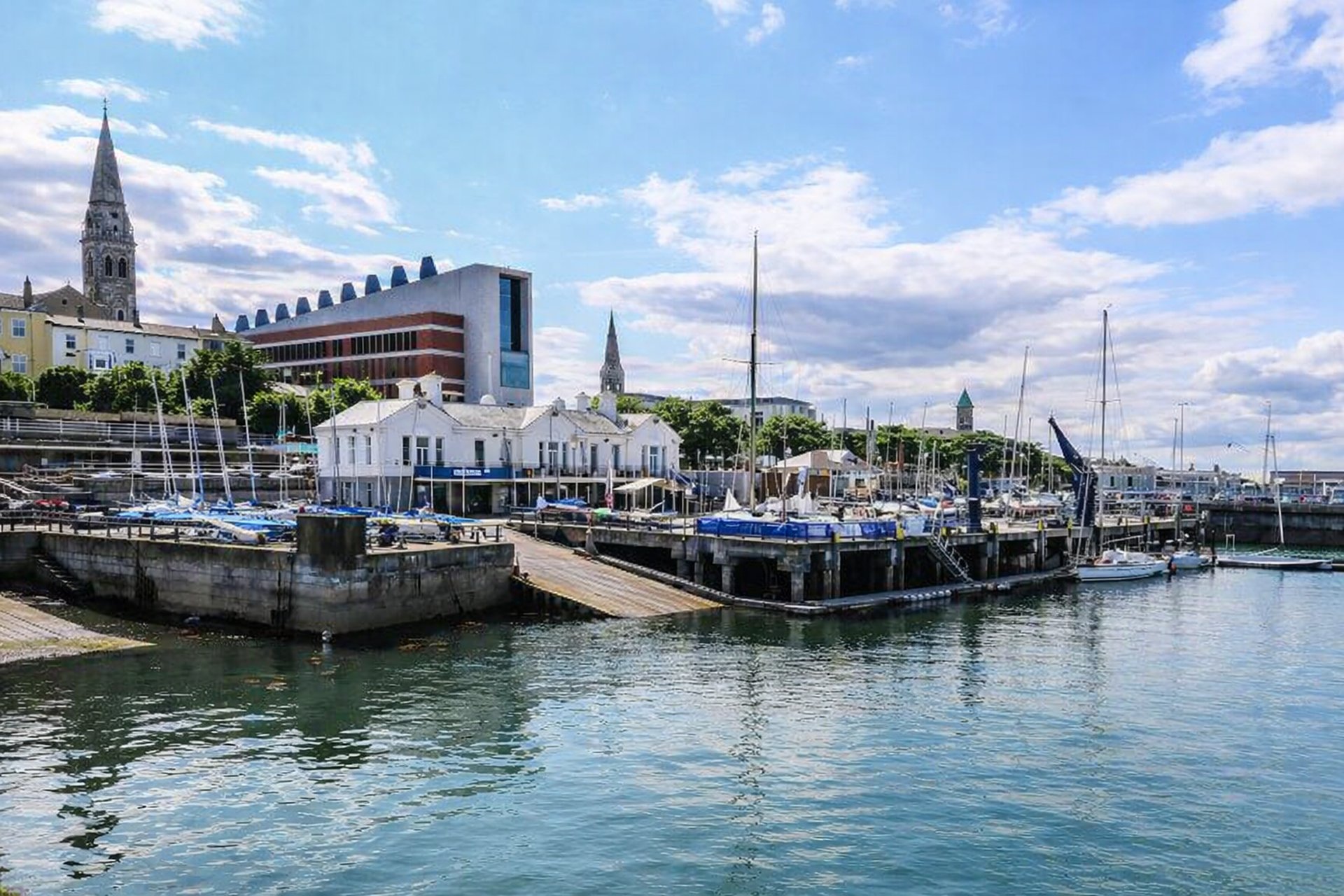 black and white bed linen