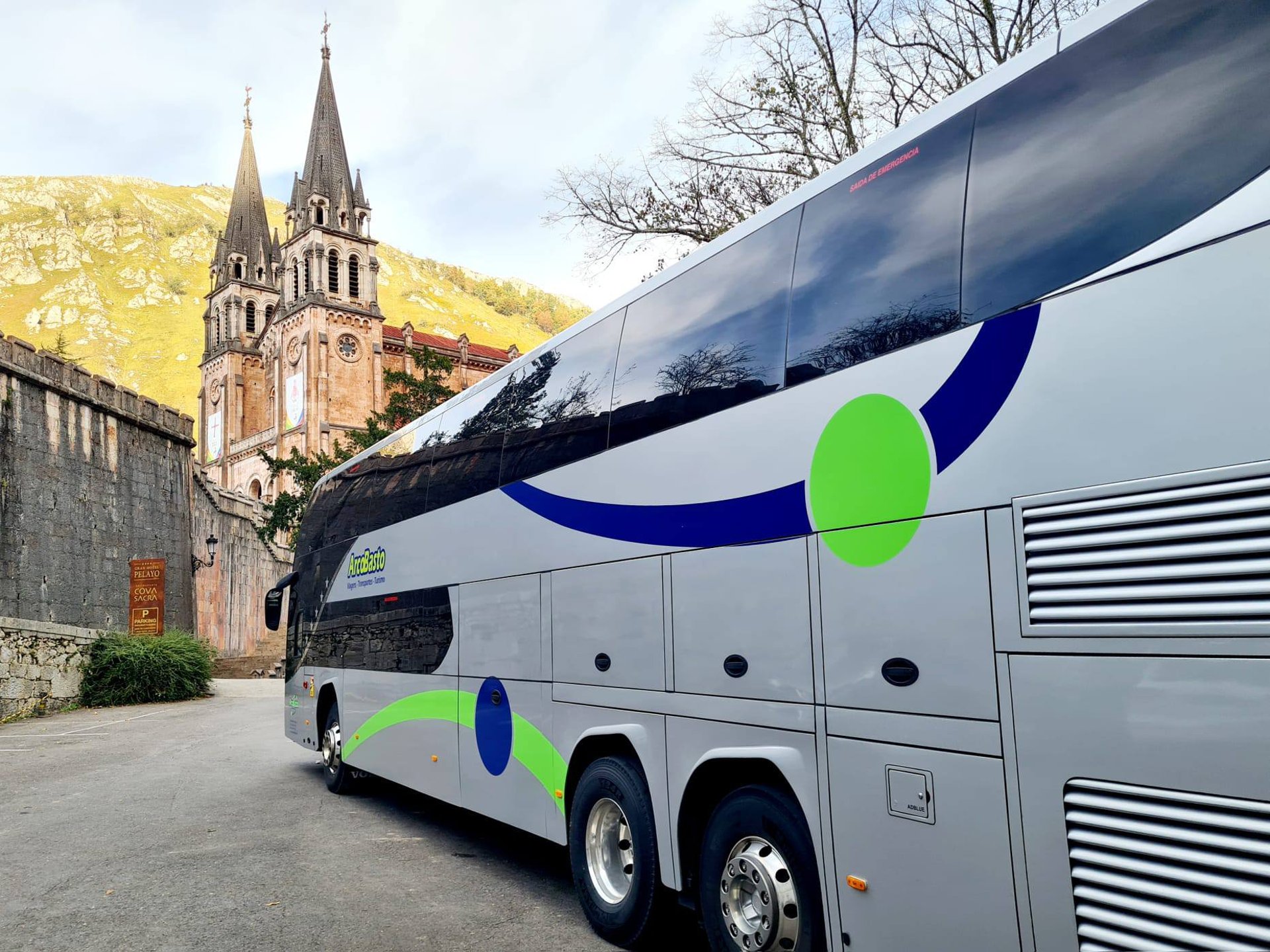 black and brown leather padded tub sofa