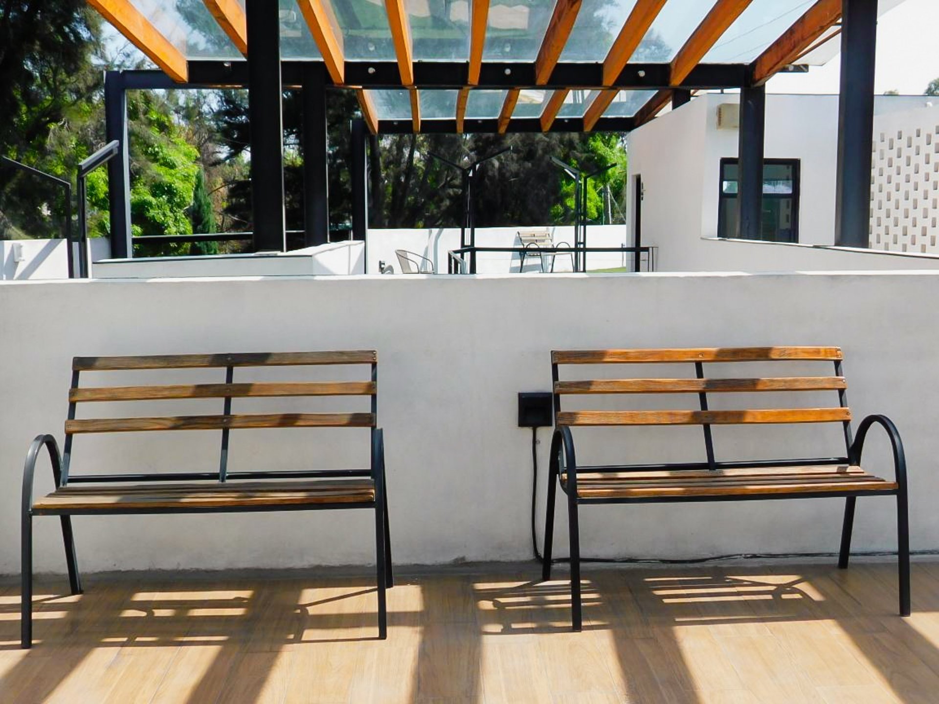 gray computer monitor