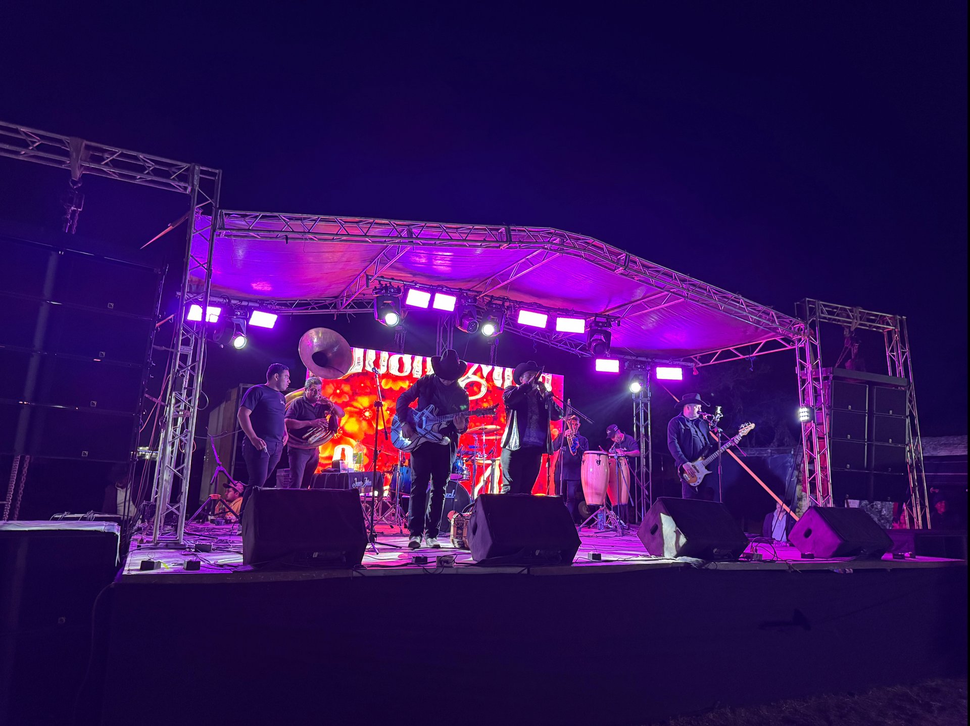 gray computer monitor