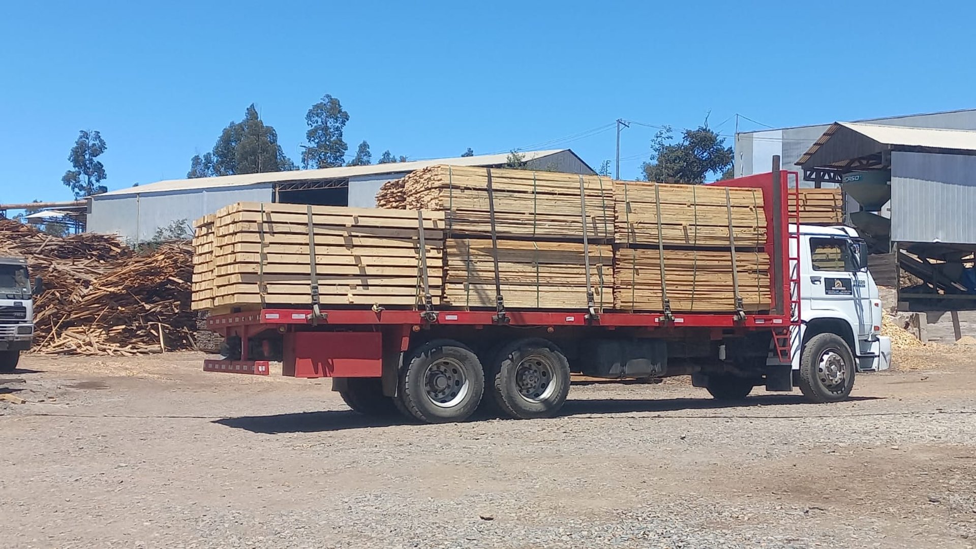 gray computer monitor