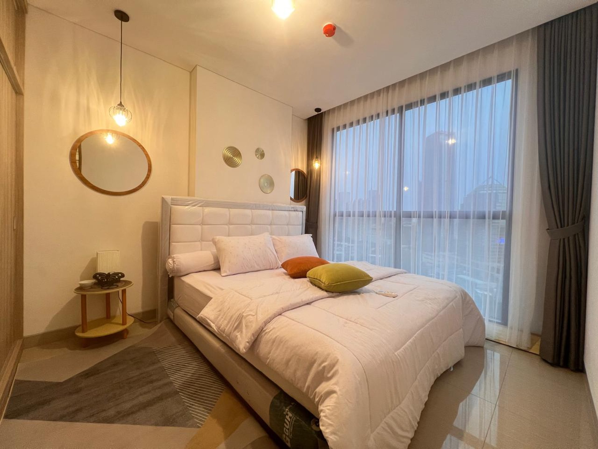 black and white bed linen