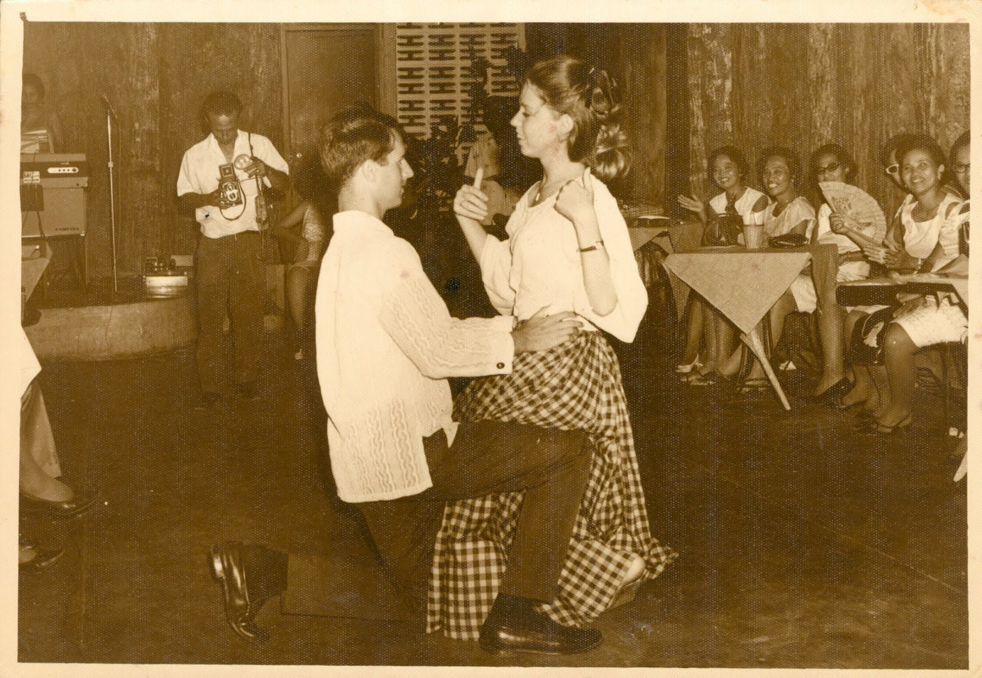 black and white bed linen