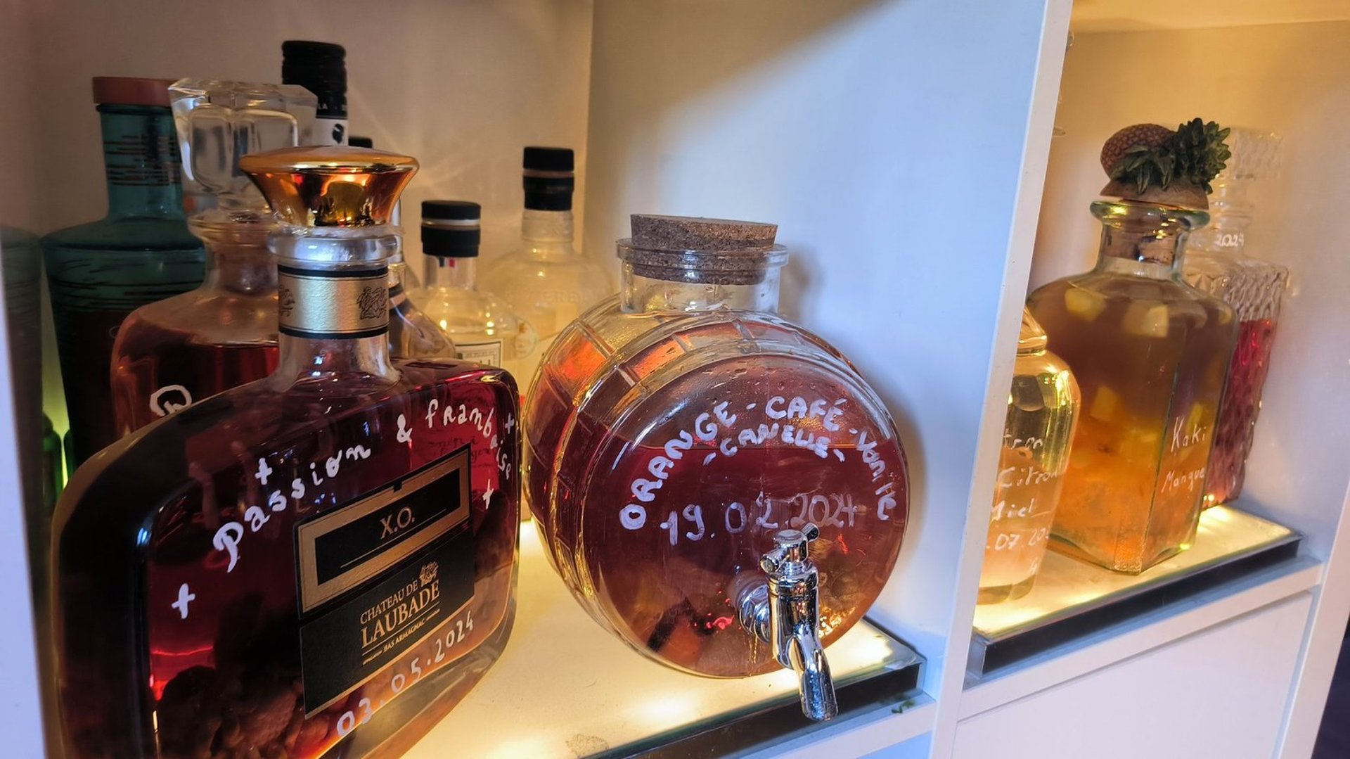 black and brown leather padded tub sofa