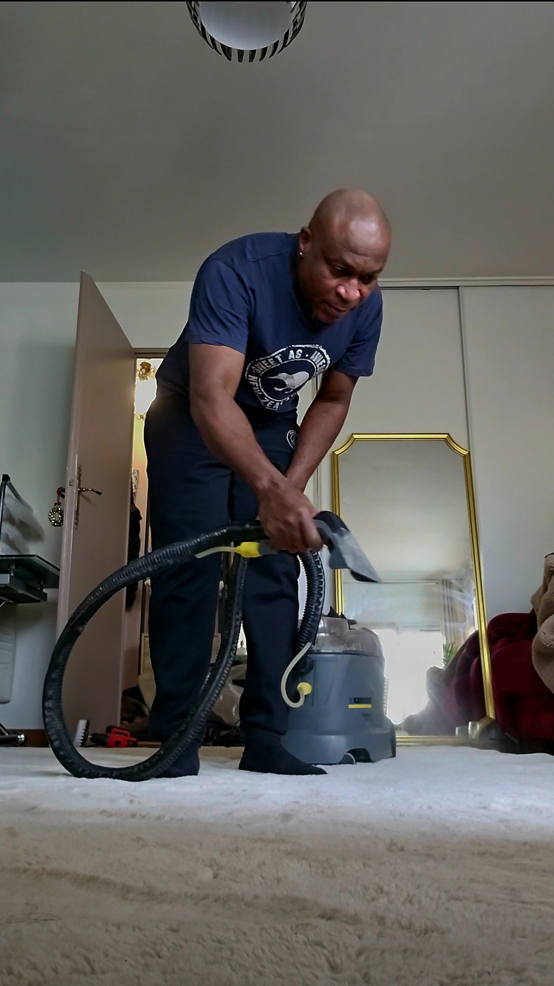 gray computer monitor