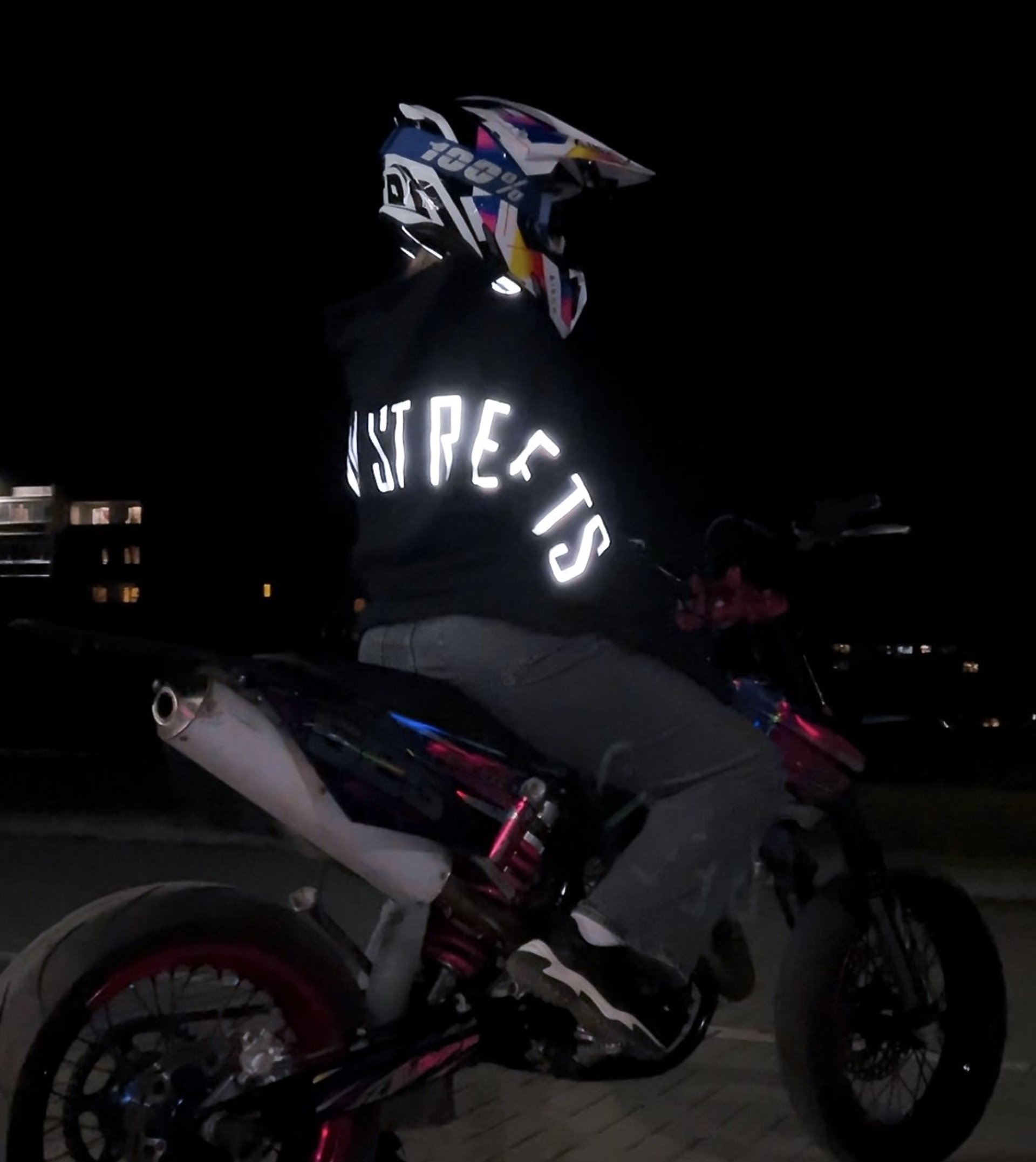 black and white bed linen