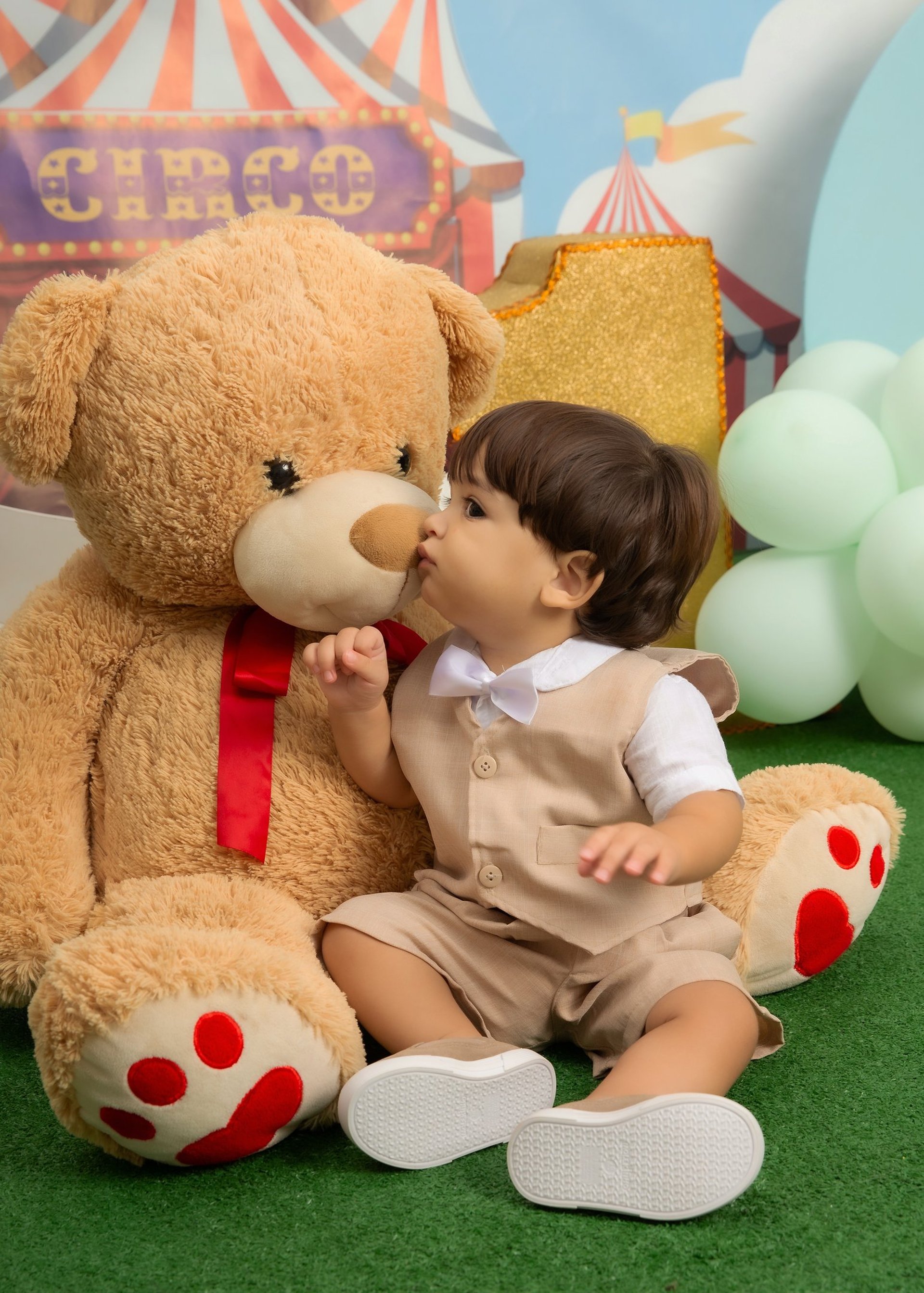 gray computer monitor