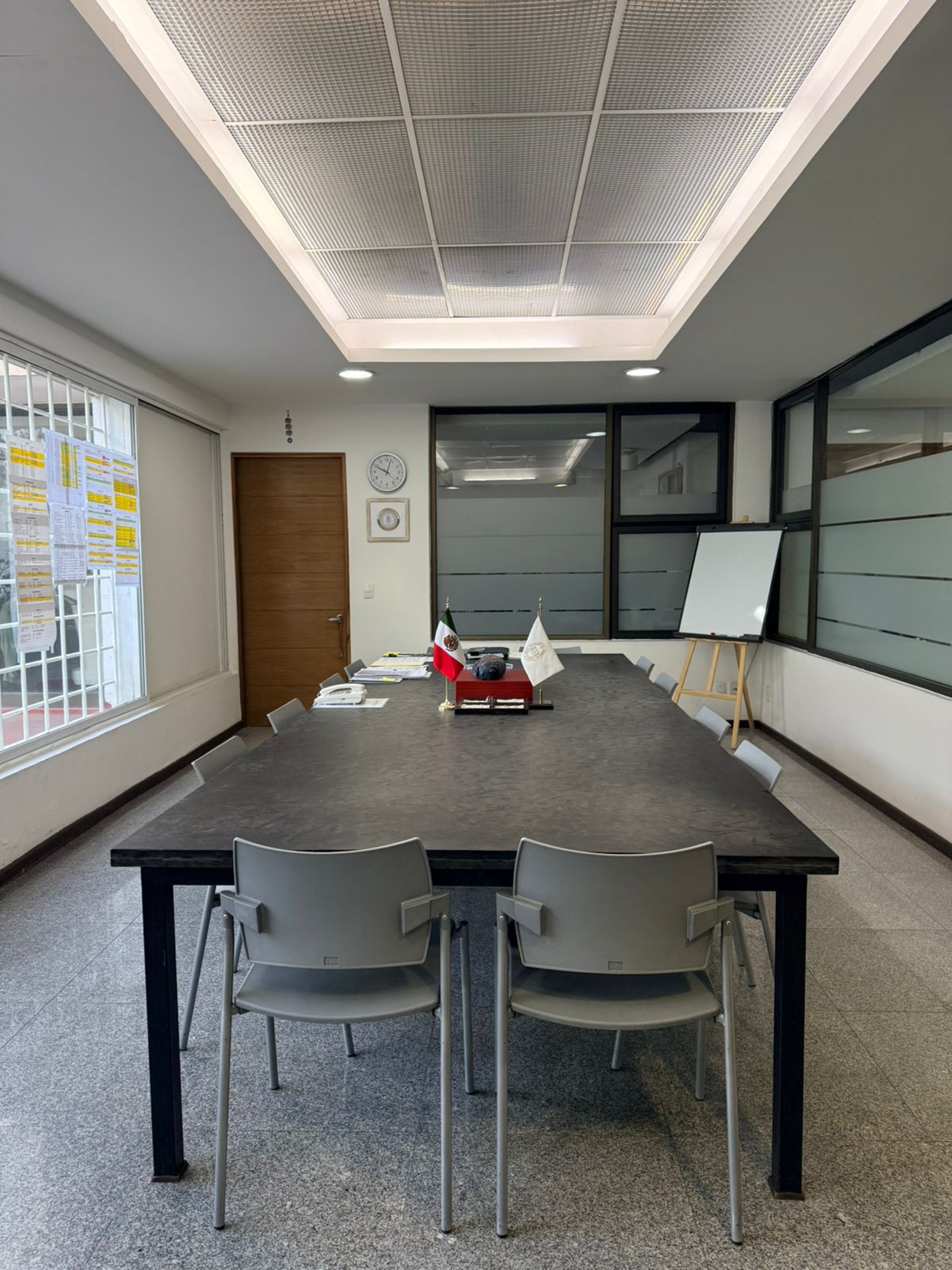 gray computer monitor