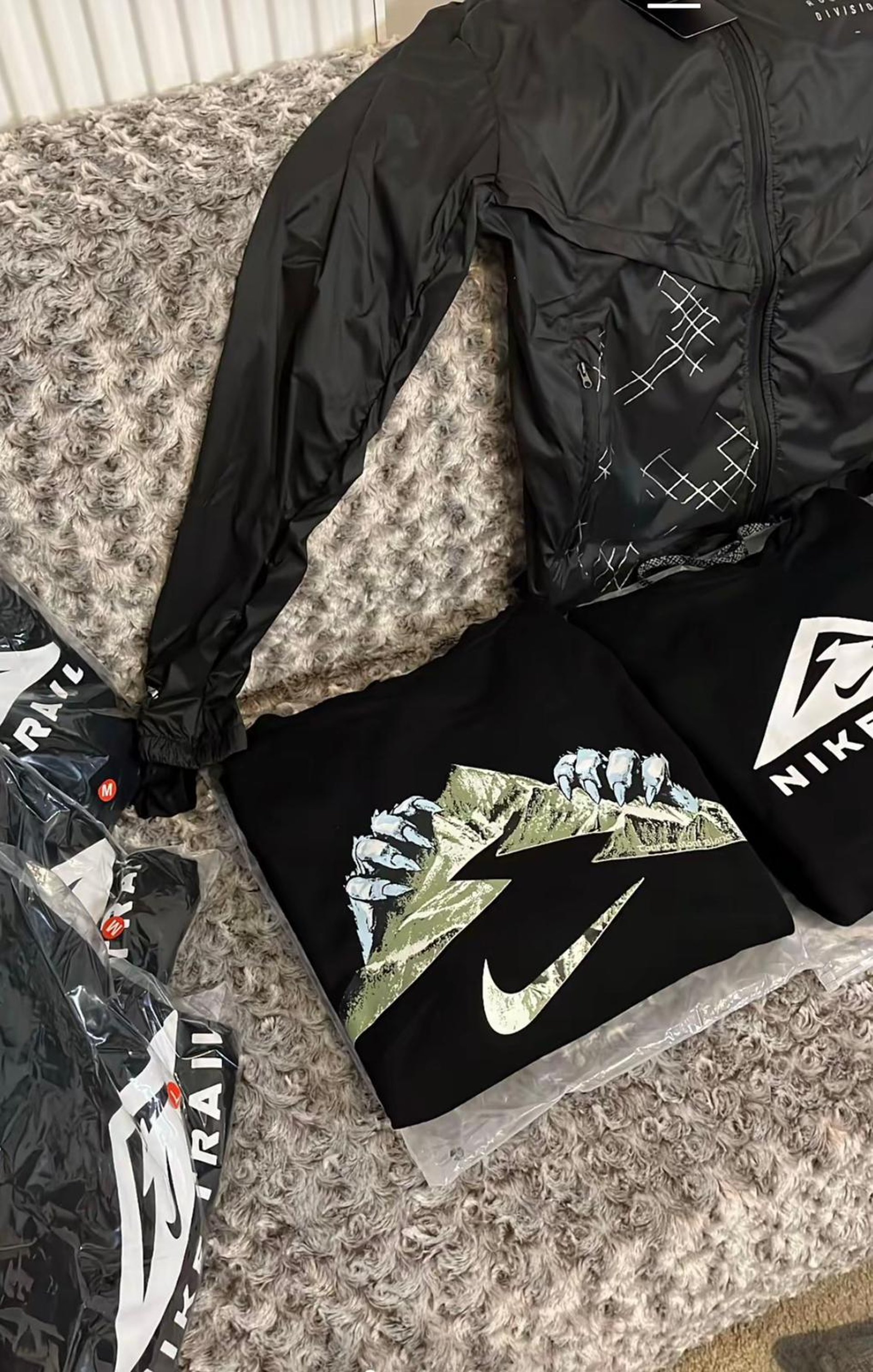 black and white bed linen