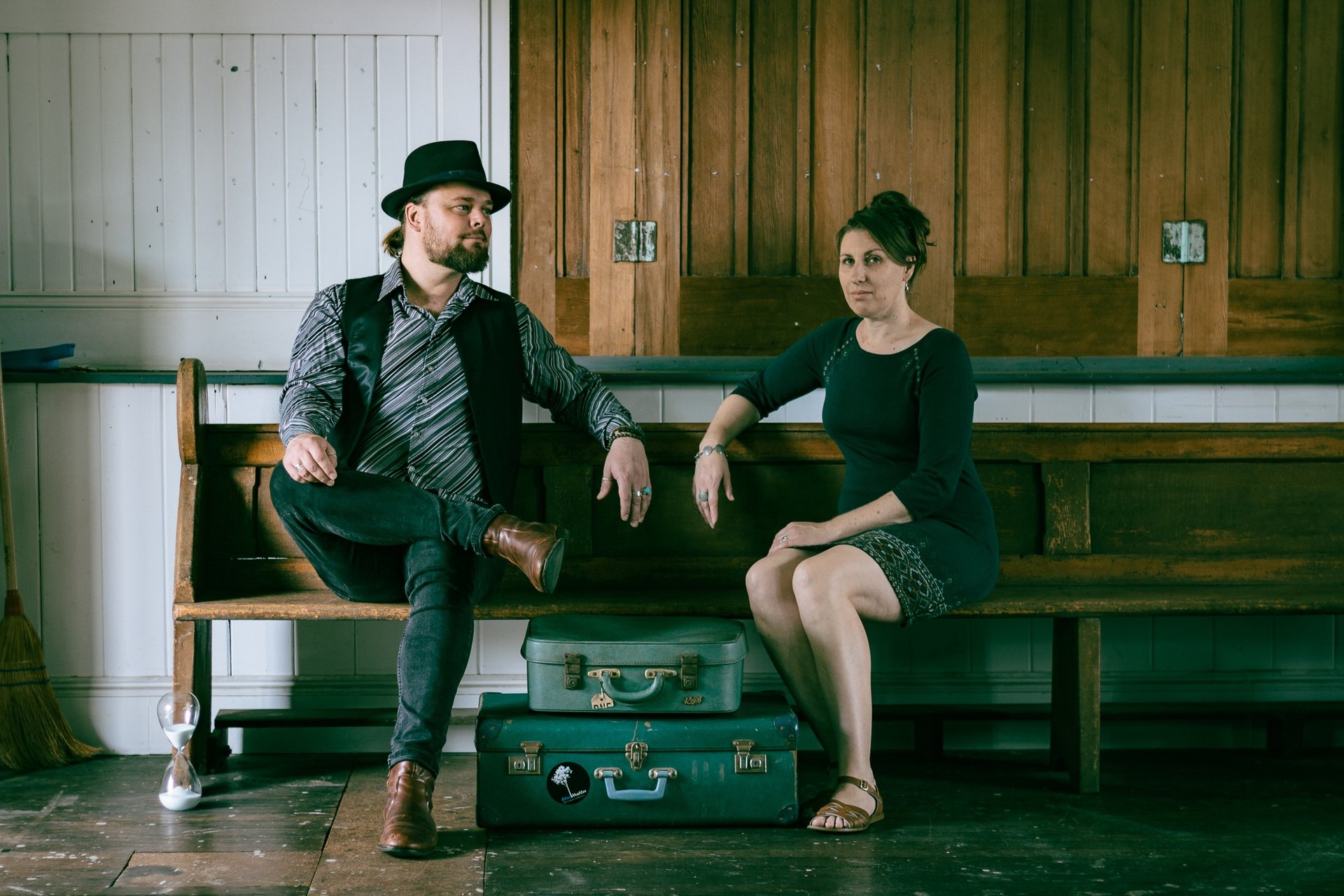 black and white bed linen