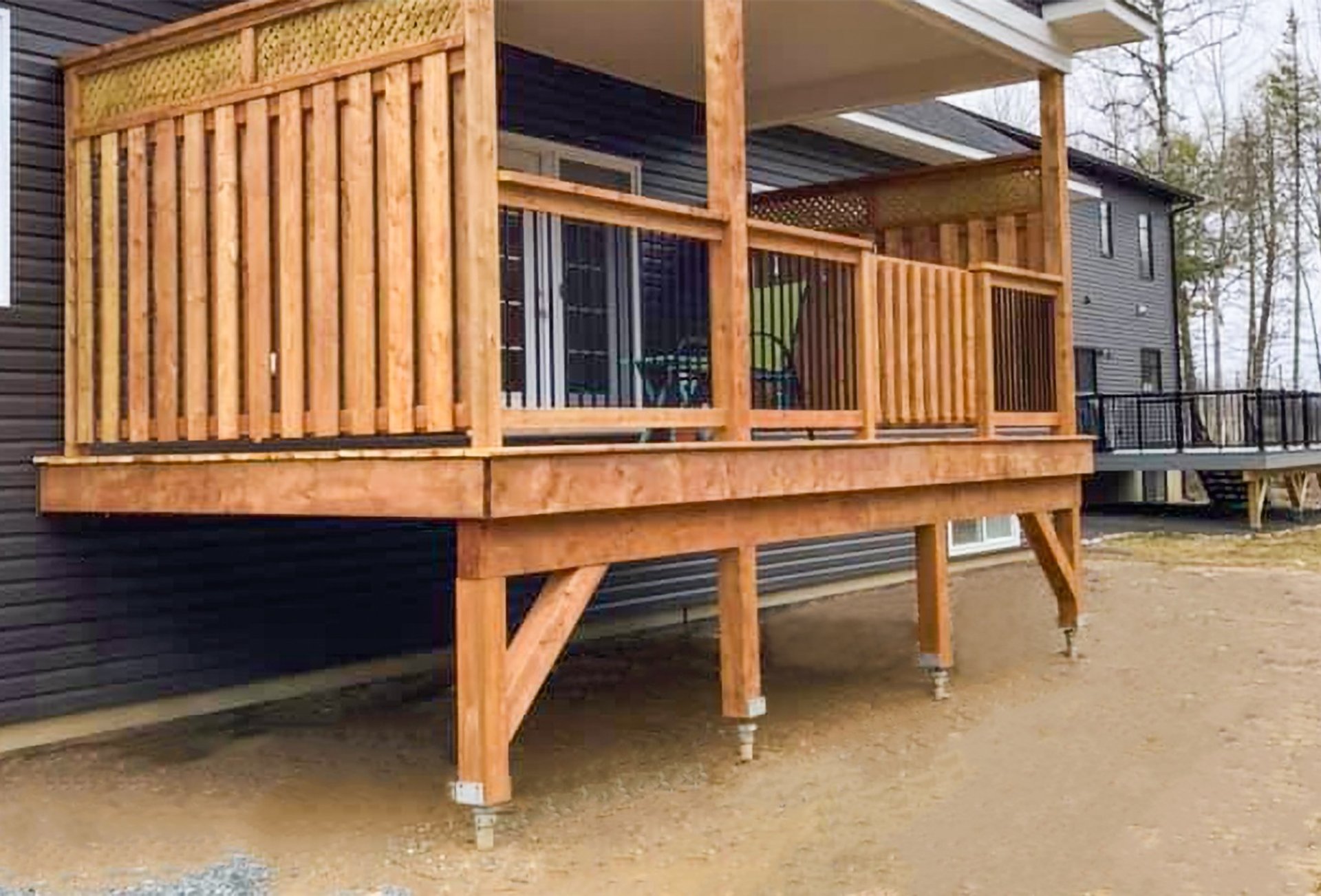 gray computer monitor