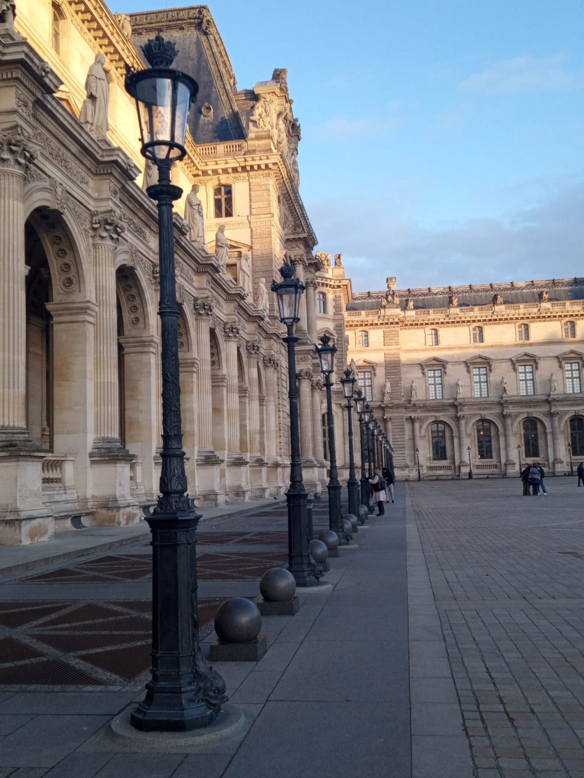 gray computer monitor