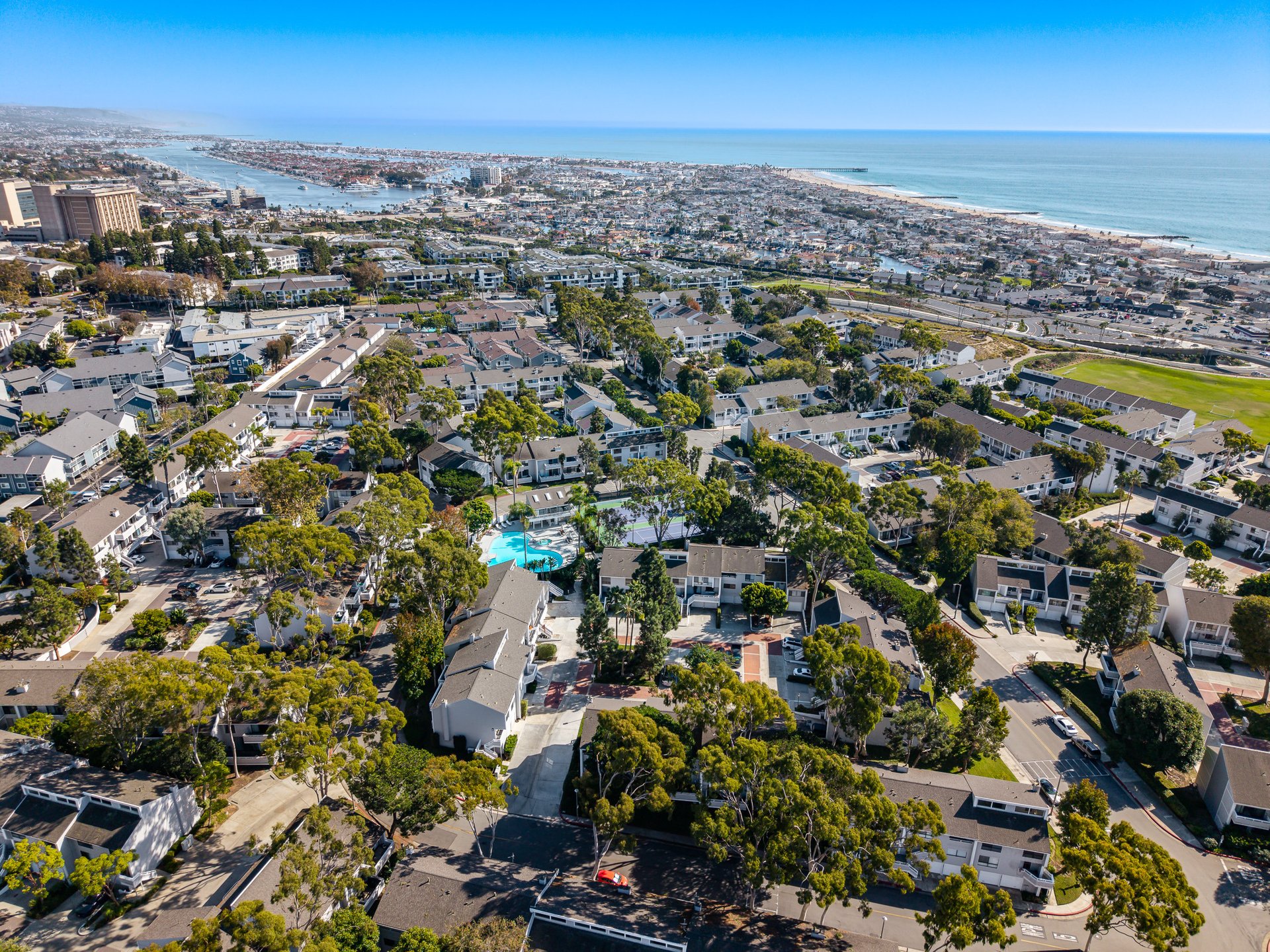 gray computer monitor