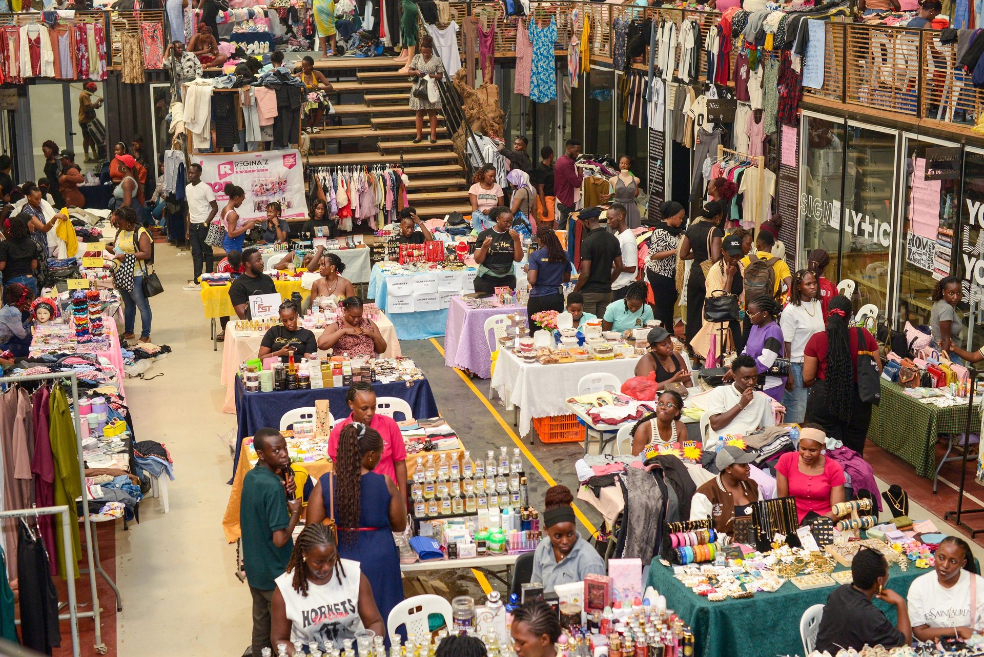black and white bed linen