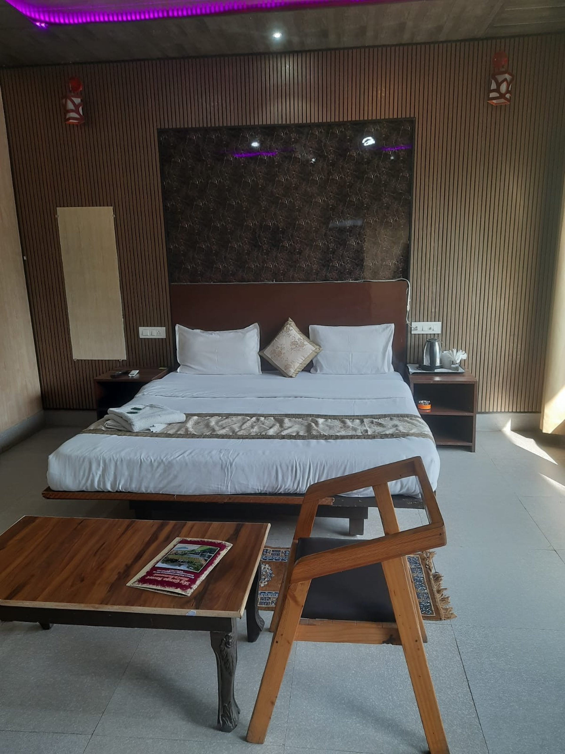 black and white bed linen