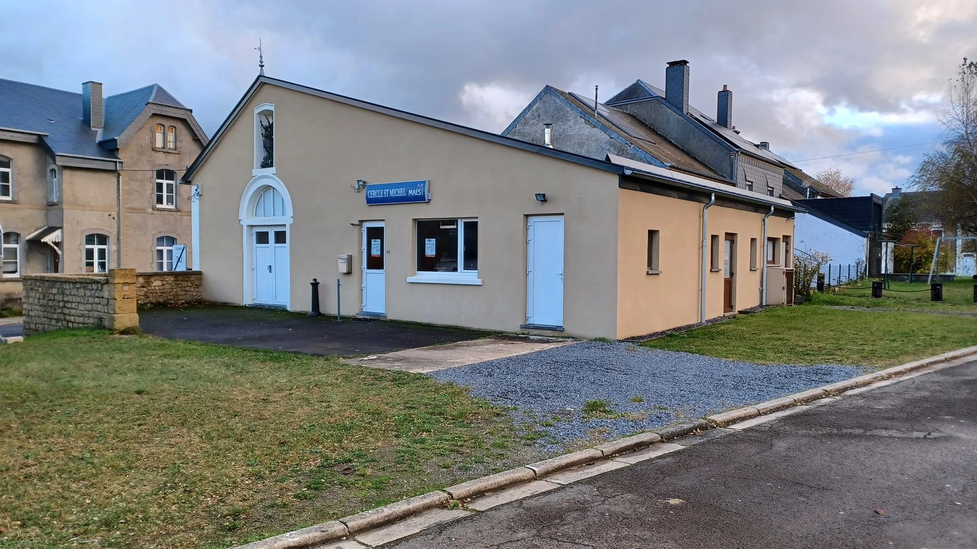 an abstract photo of a curved building with a blue sky in the background