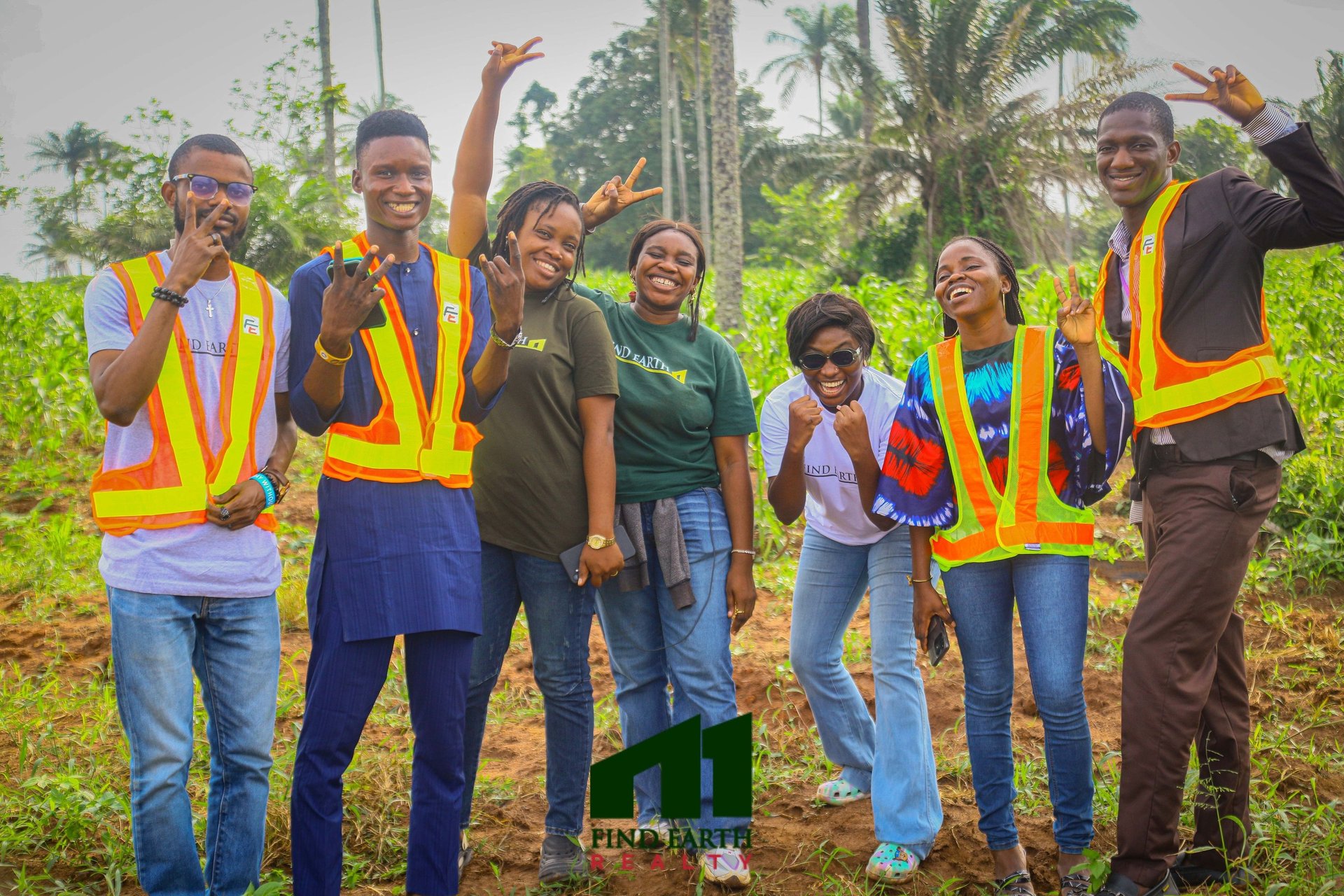 gray computer monitor