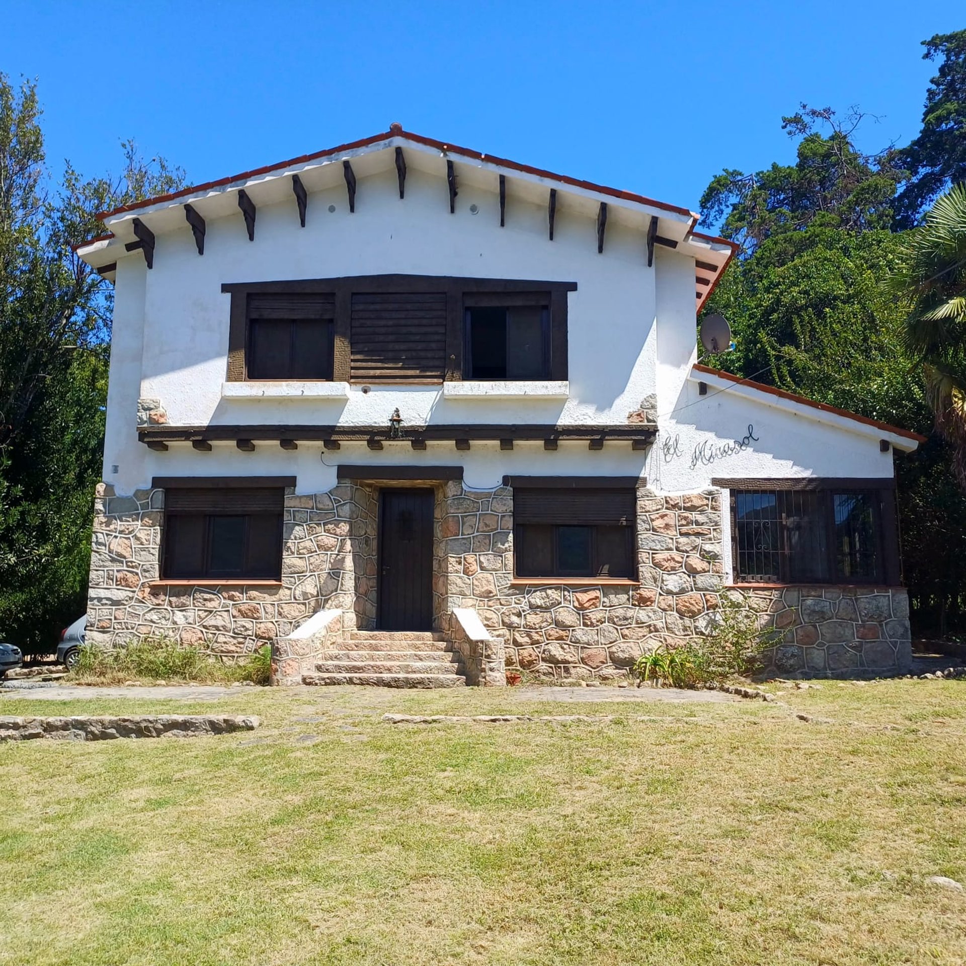 outdoor lamps turned on