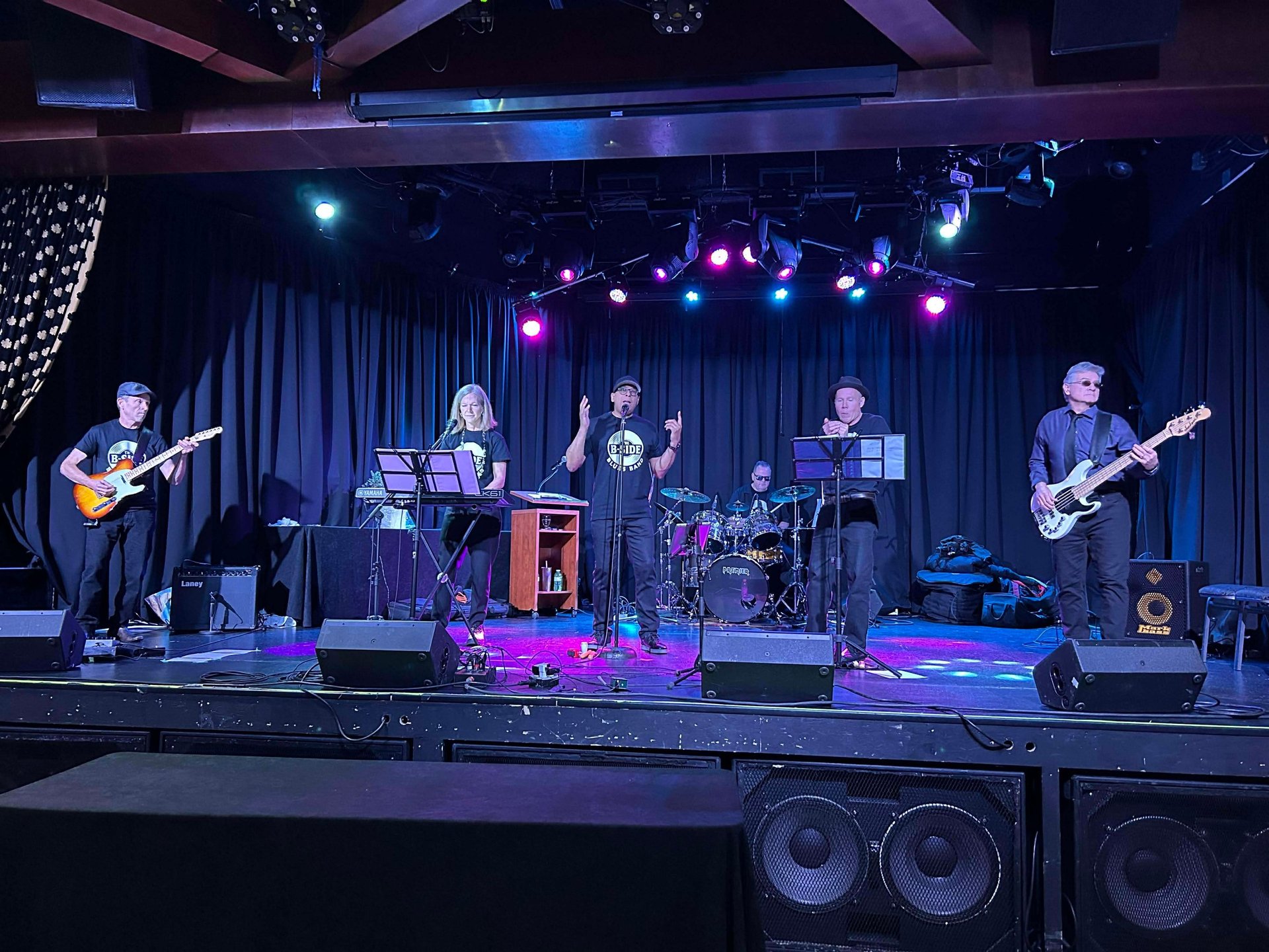 black and white bed linen