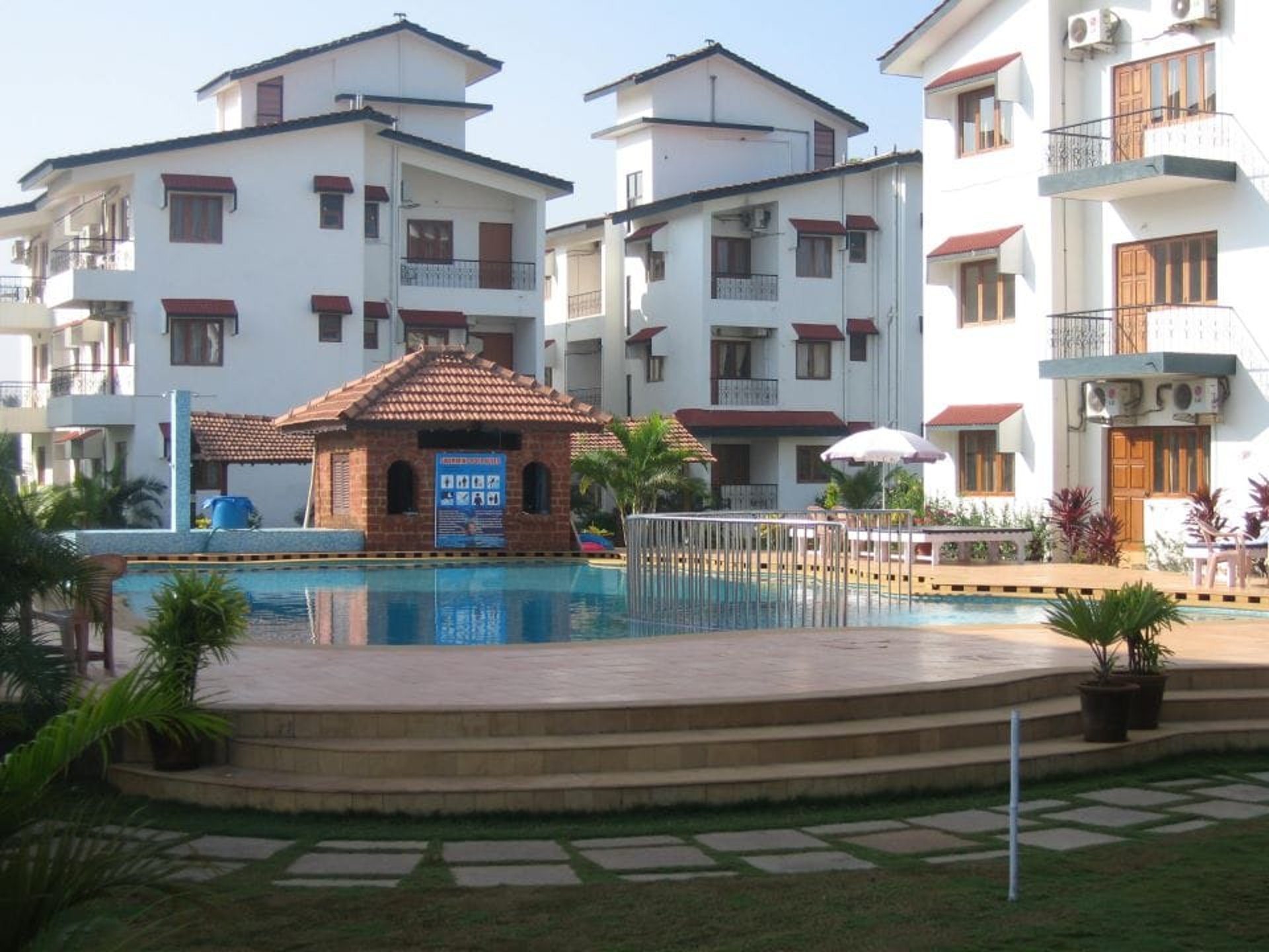 black and white bed linen