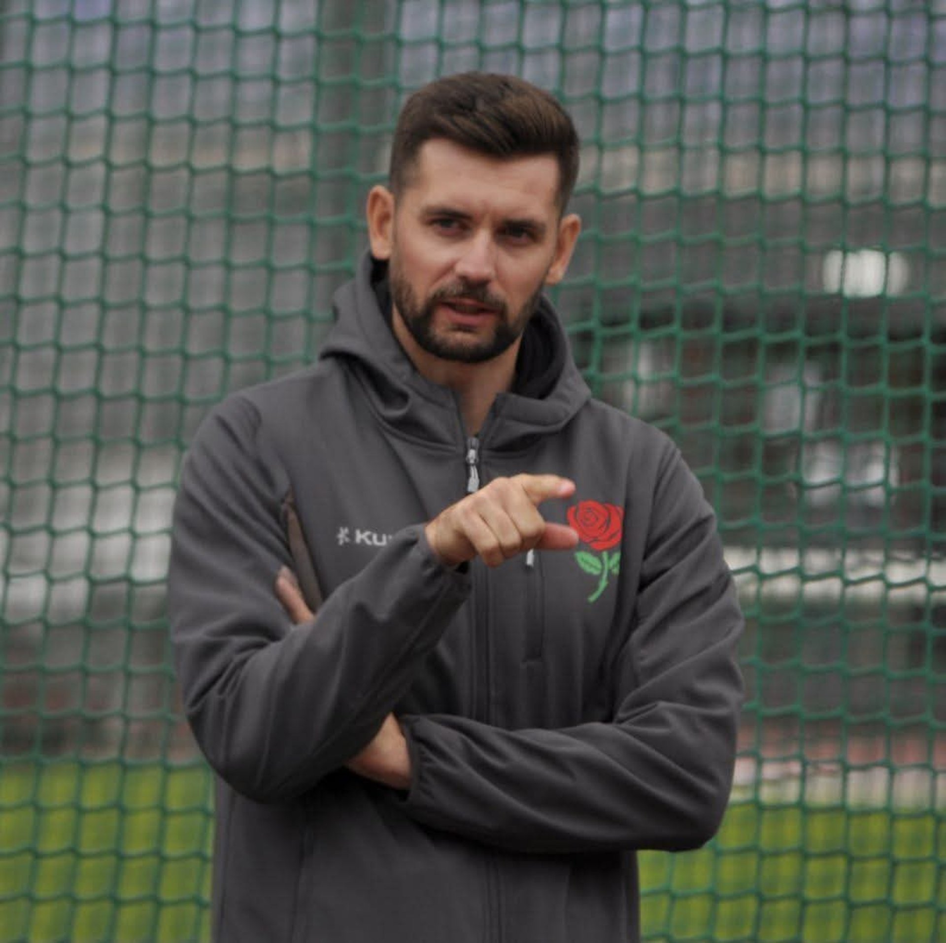 gray computer monitor