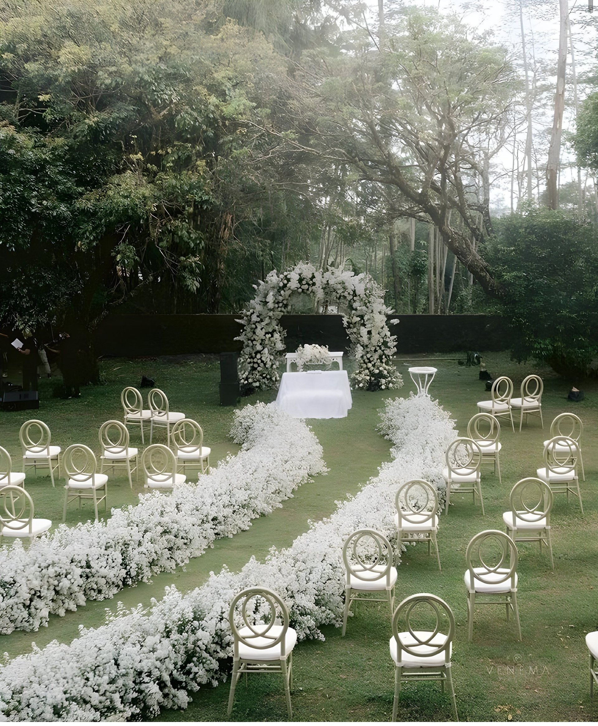 black and white bed linen