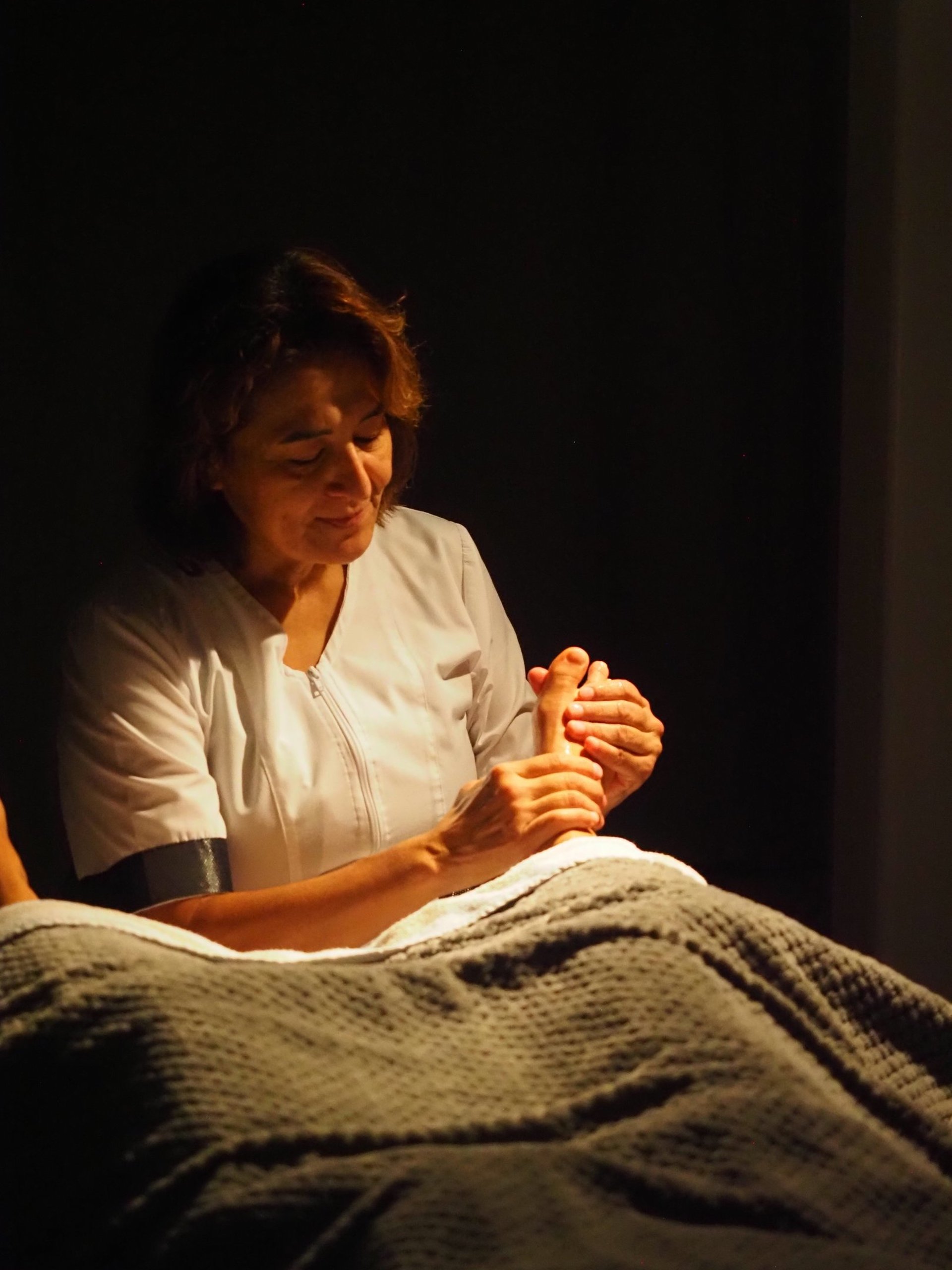 black and white bed linen