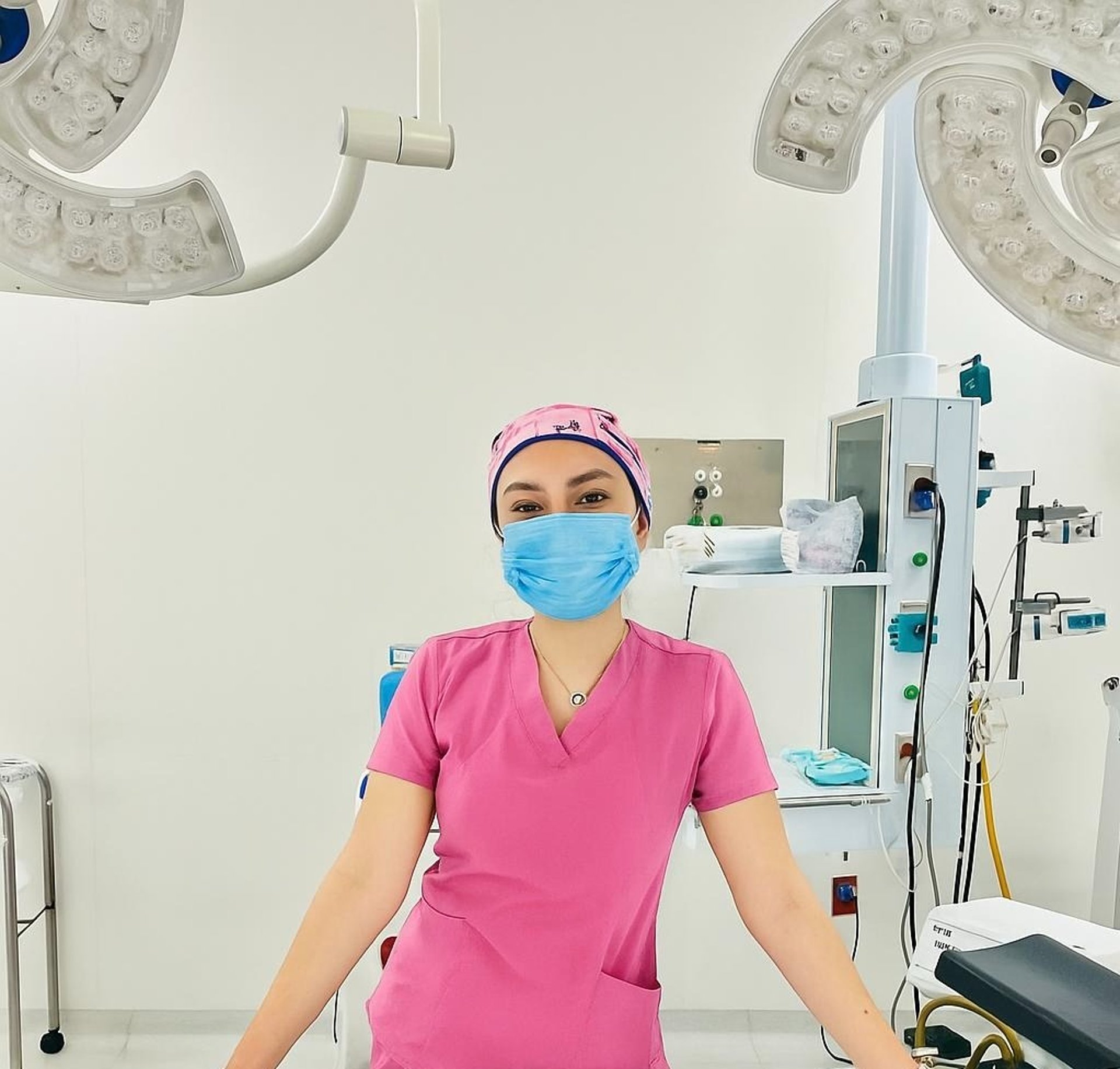 gray computer monitor