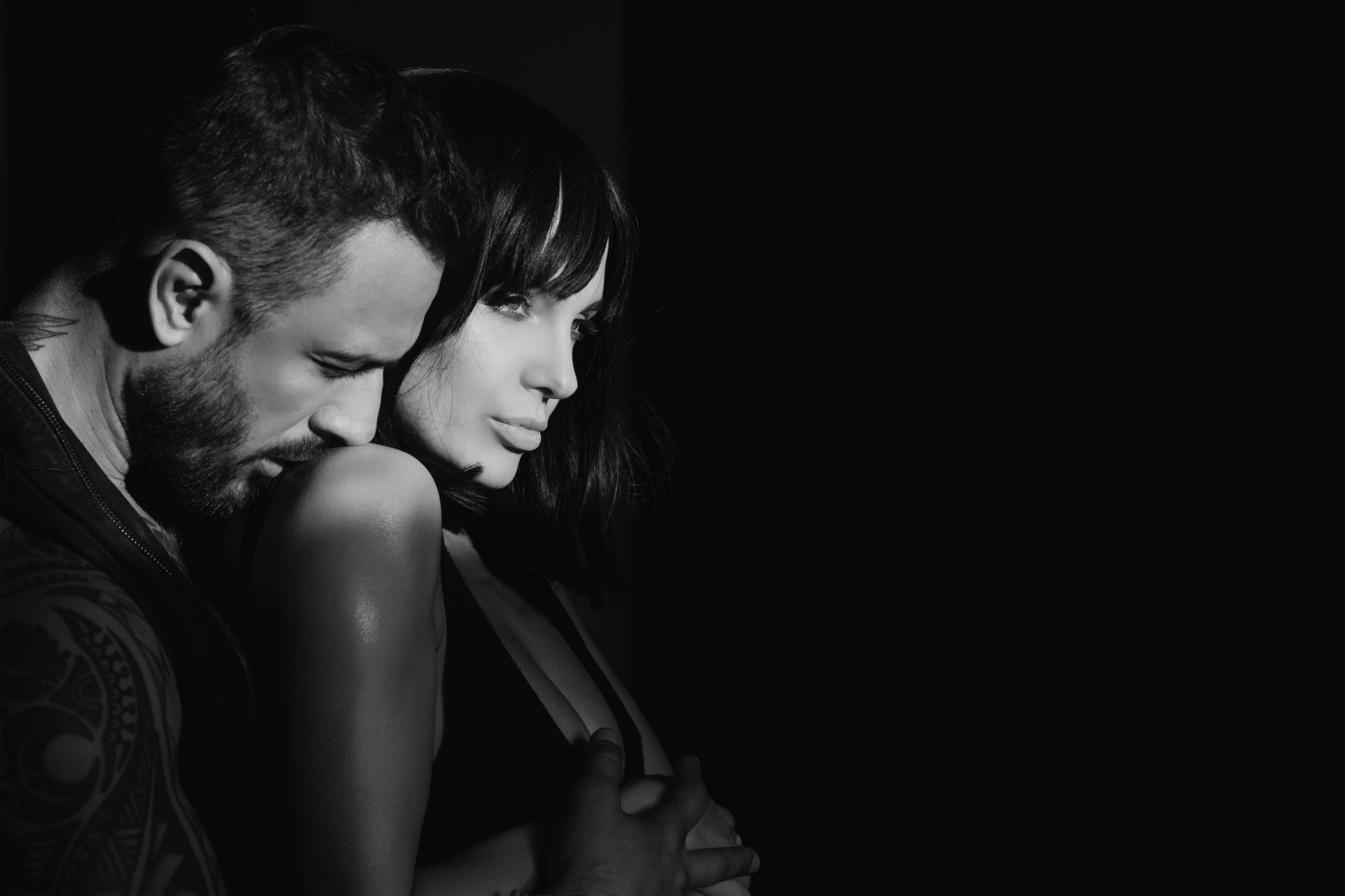 black and white bed linen