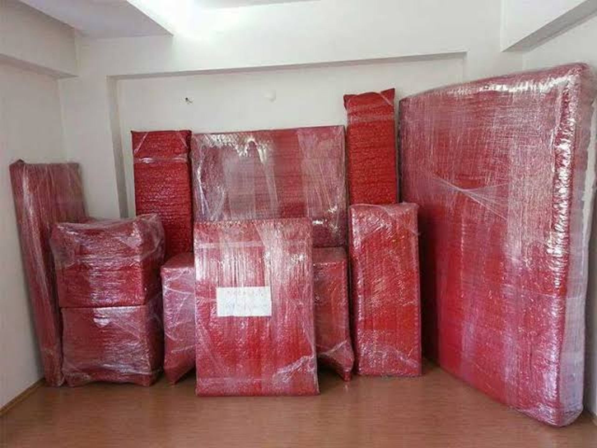 gray computer monitor