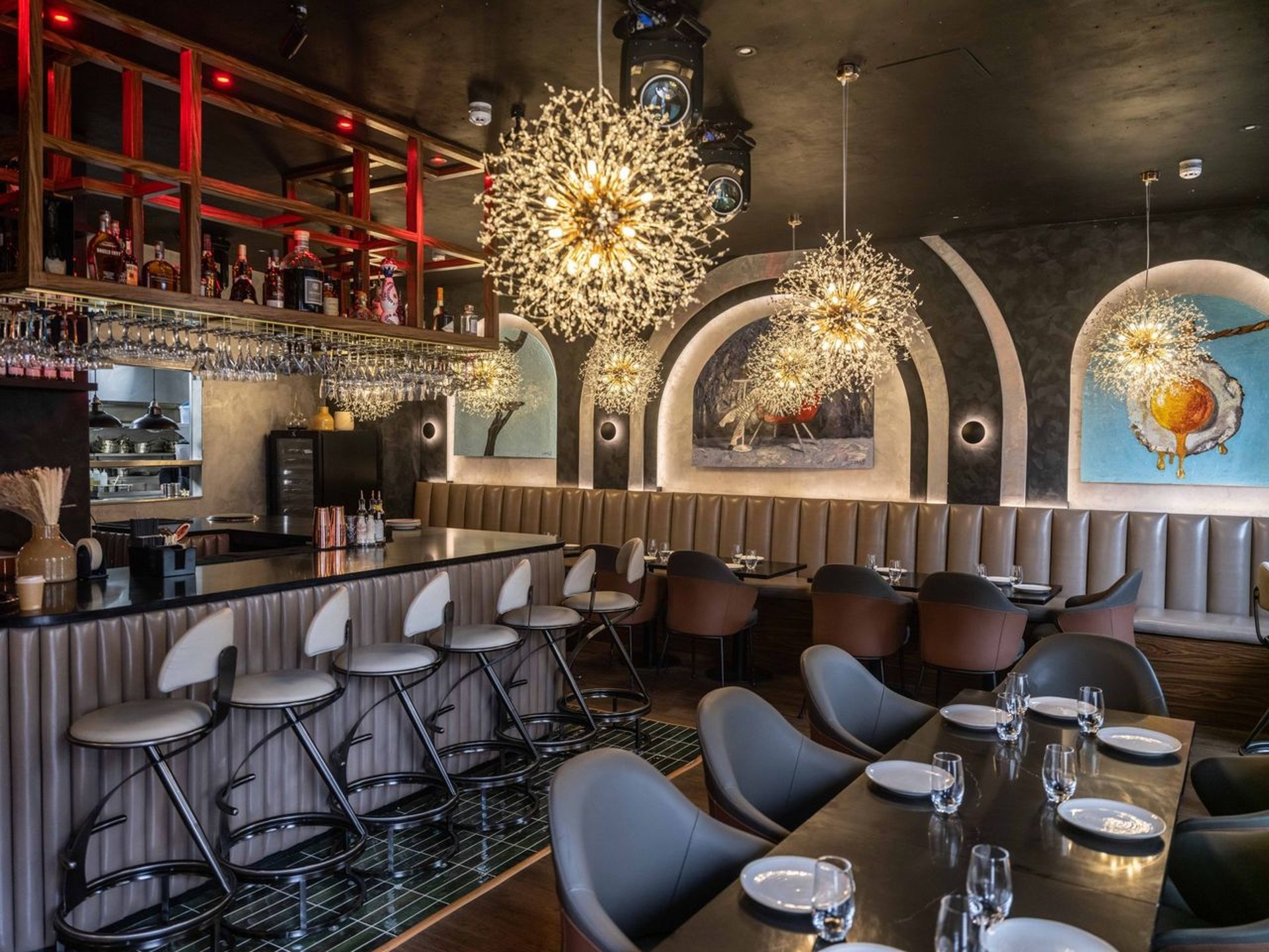 gray computer monitor