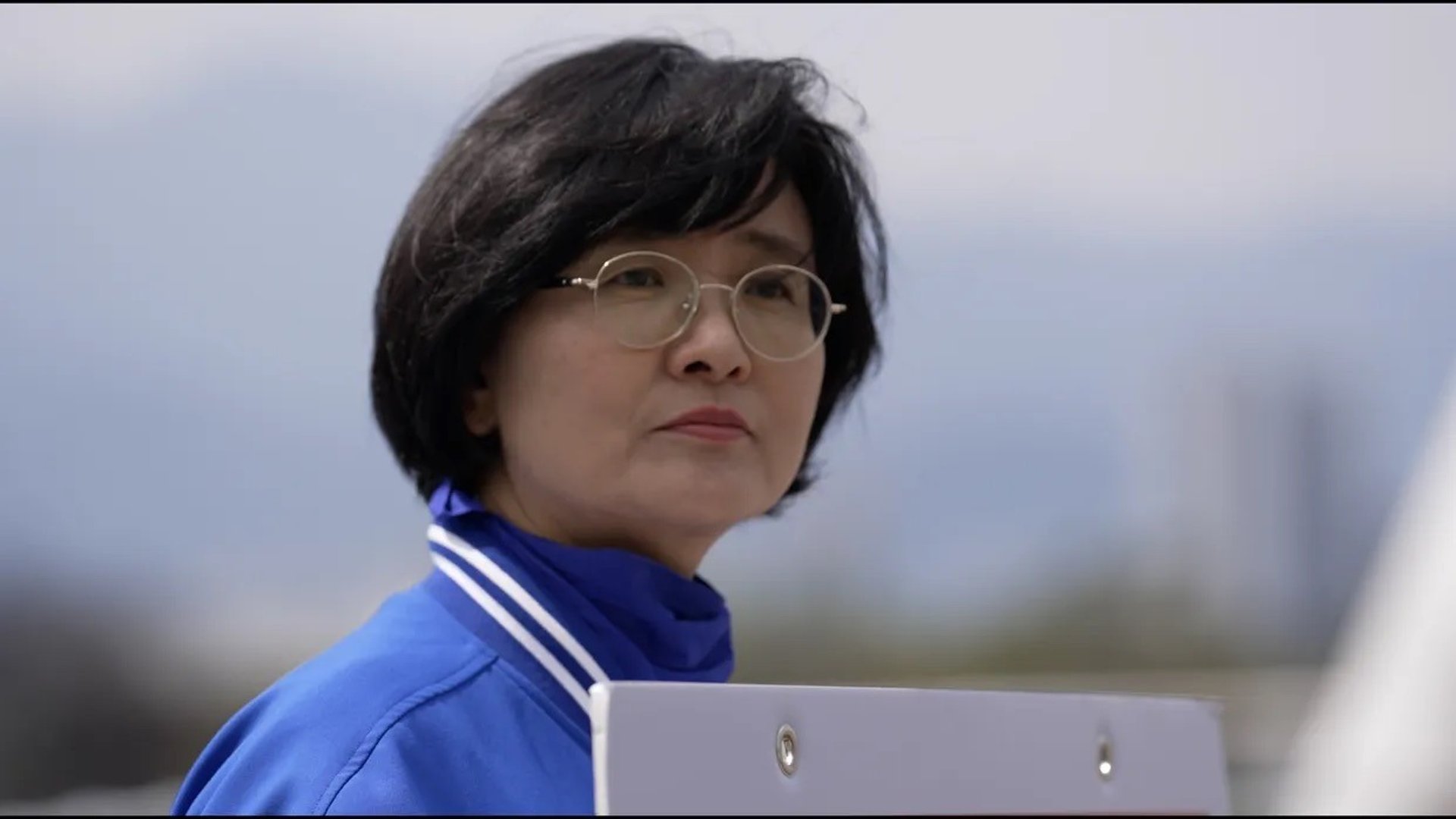 gray computer monitor