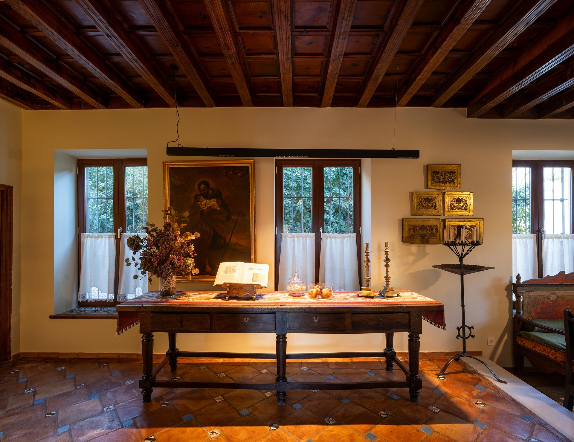 black and white bed linen