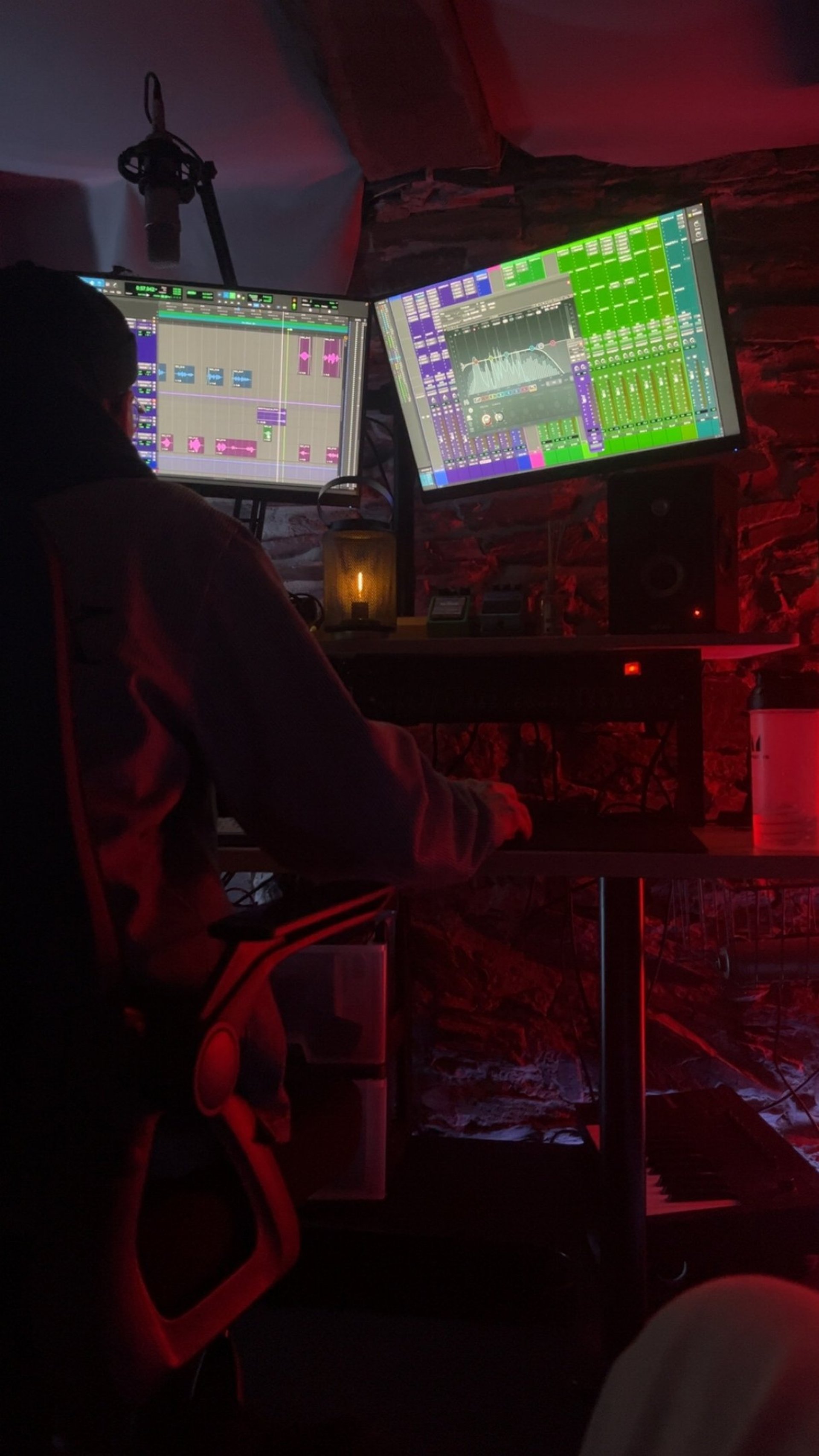 black and white bed linen