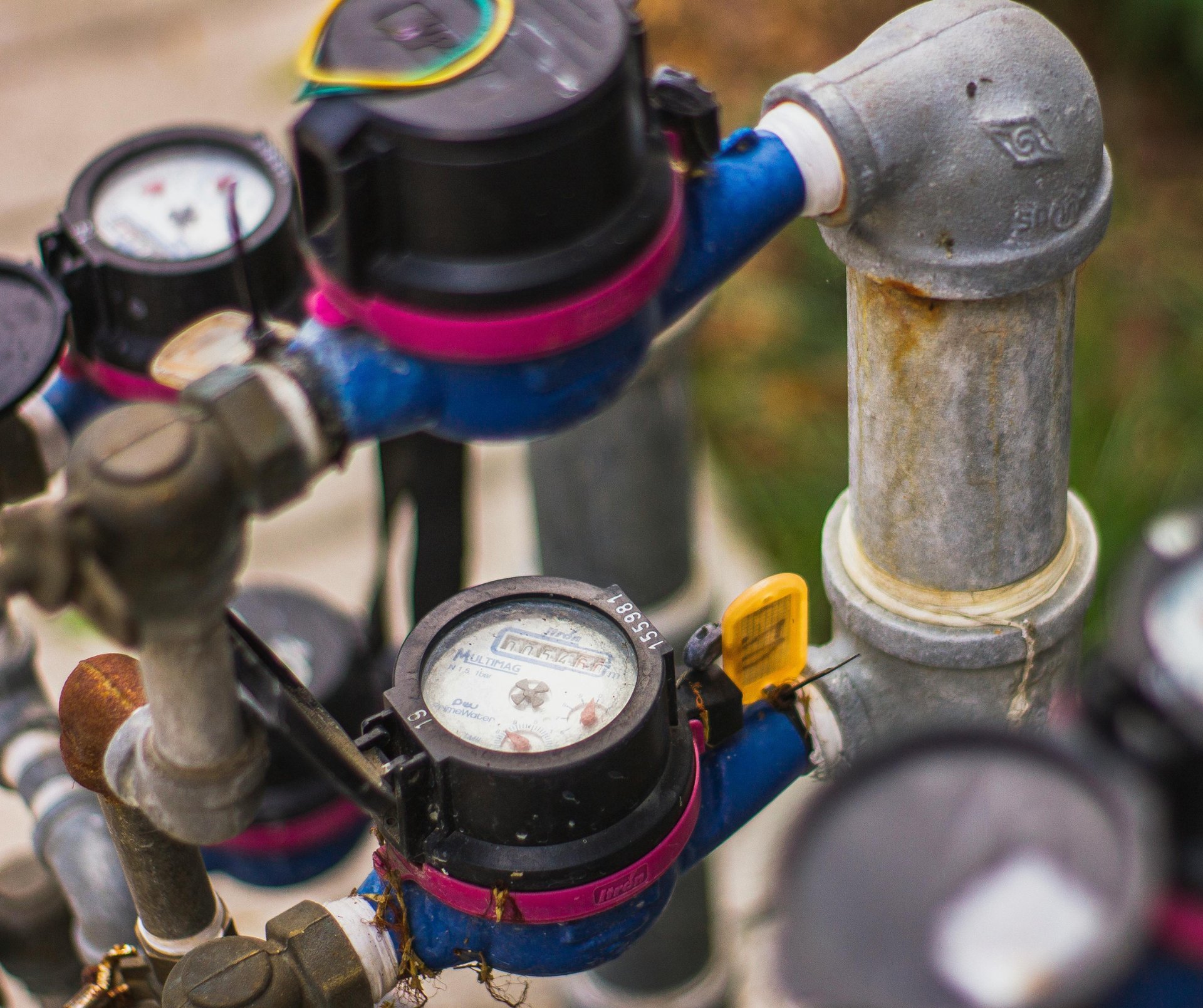 black and white bed linen