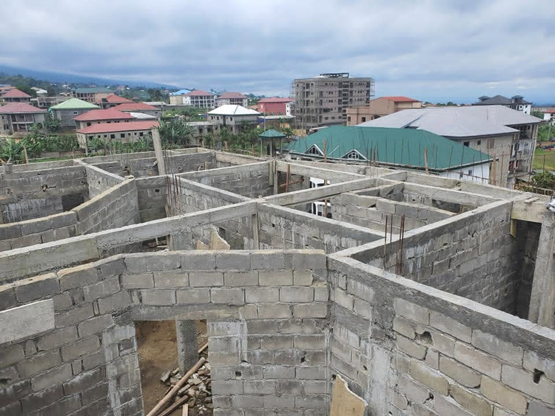 black and white bed linen