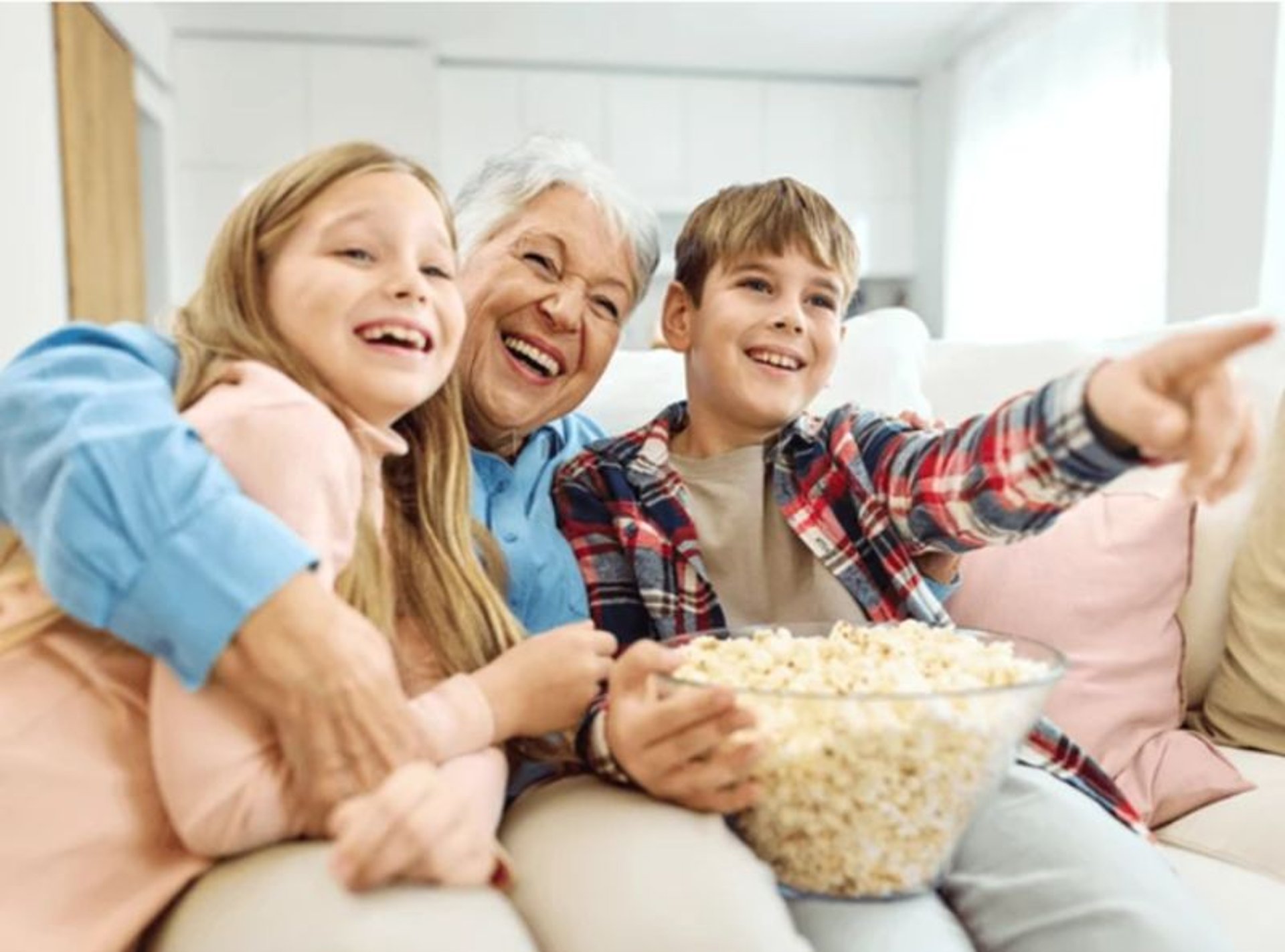 man in black shirt holding black iphone 5