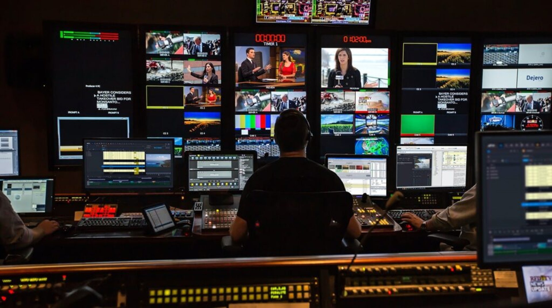 computer monitor and equalizer