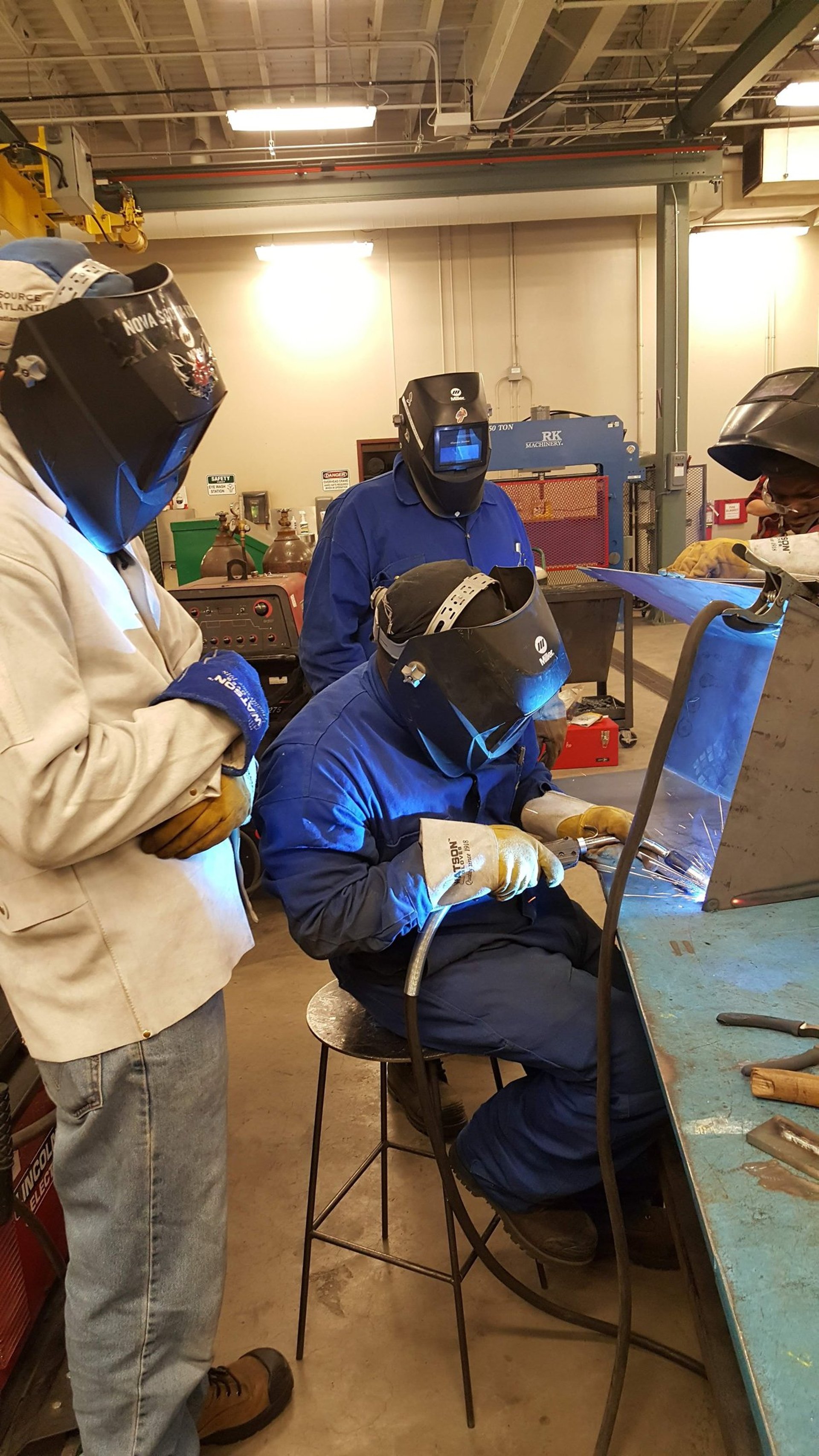 gray computer monitor