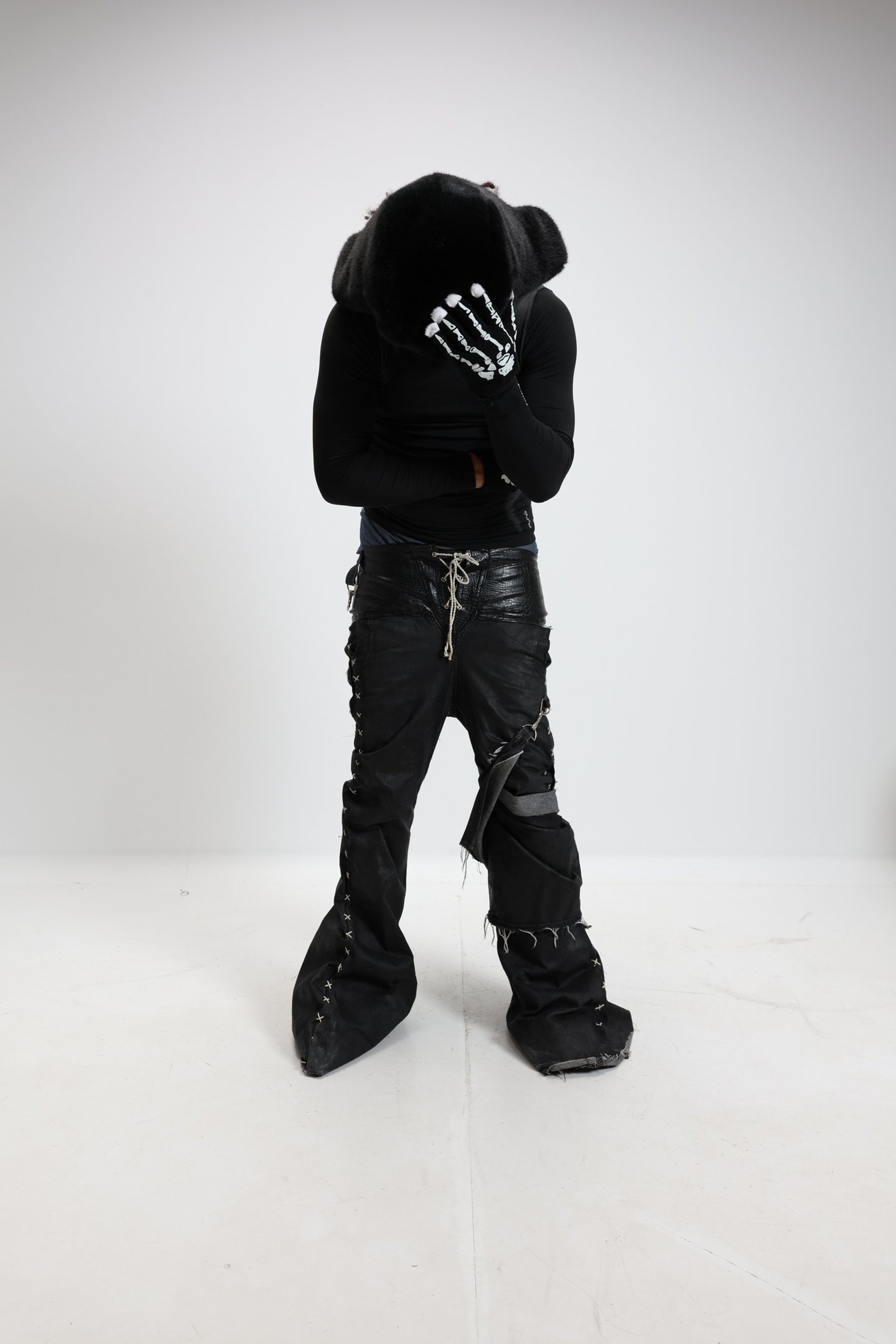 black and white bed linen