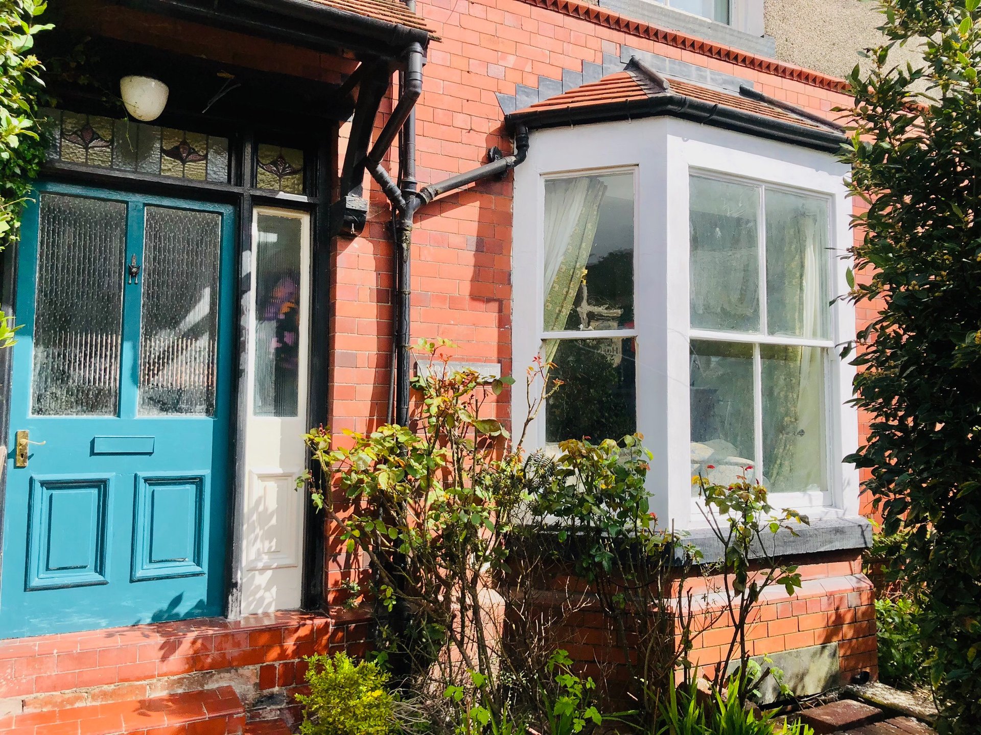black and white bed linen