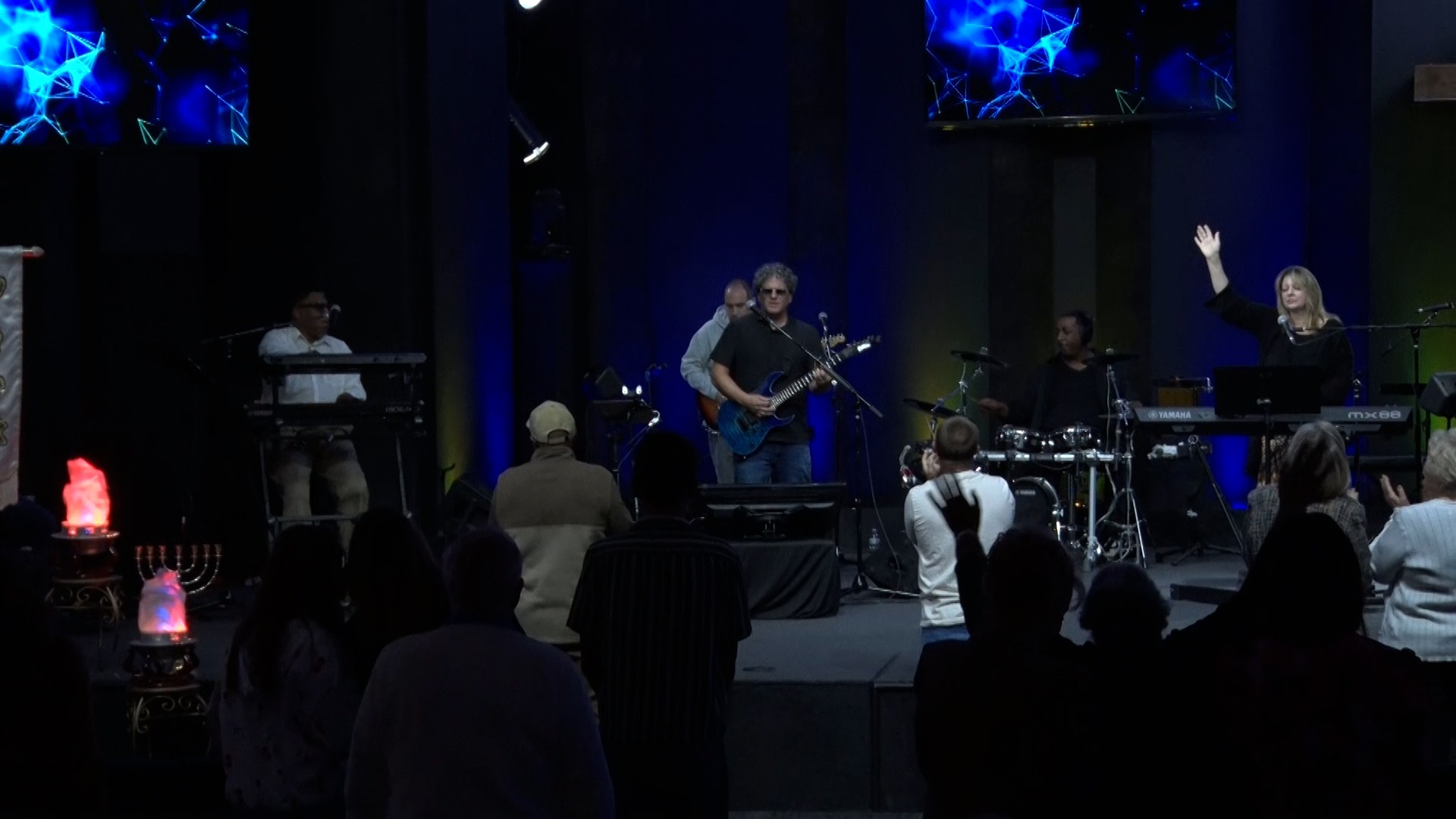 black and white bed linen